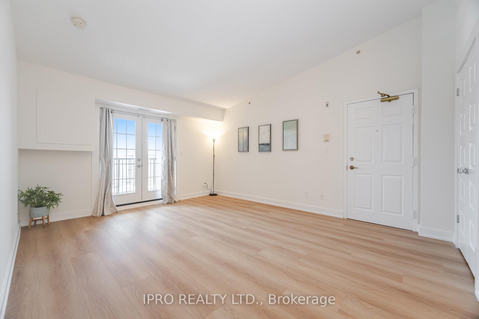 2 Bedrooms Condo at 1411 Walker’s, Burlington For sale
