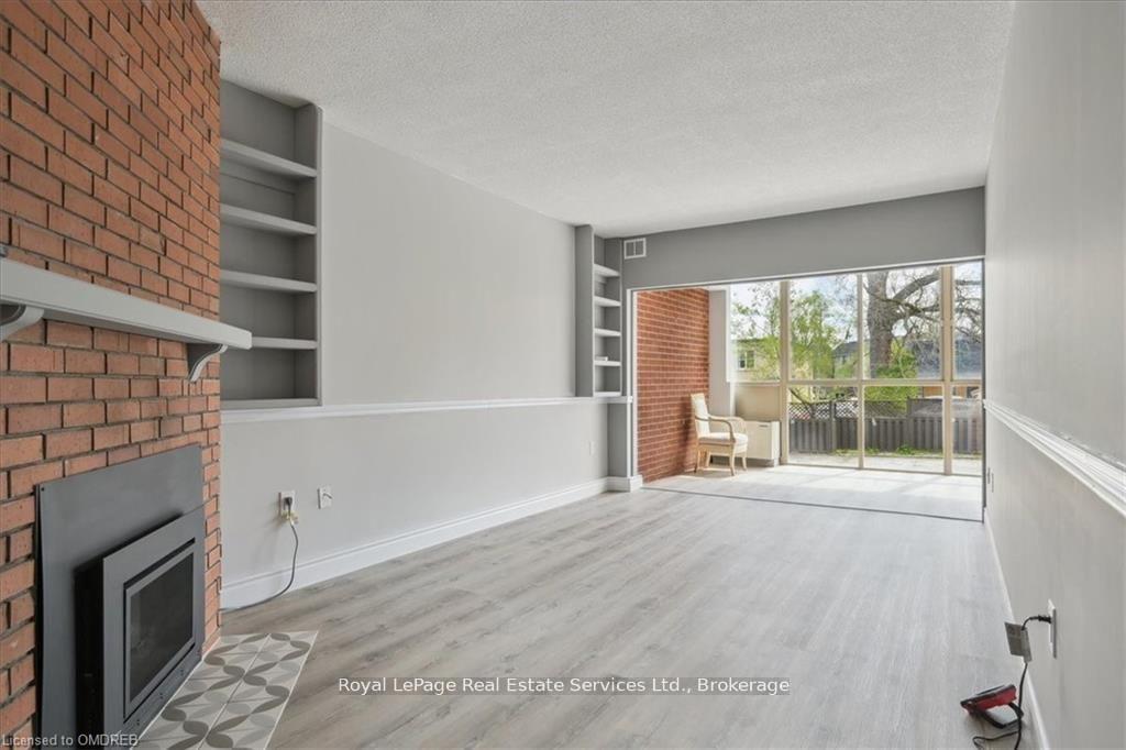 2 Bedrooms Condo at 162 REYNOLDS,  Oakville For sale