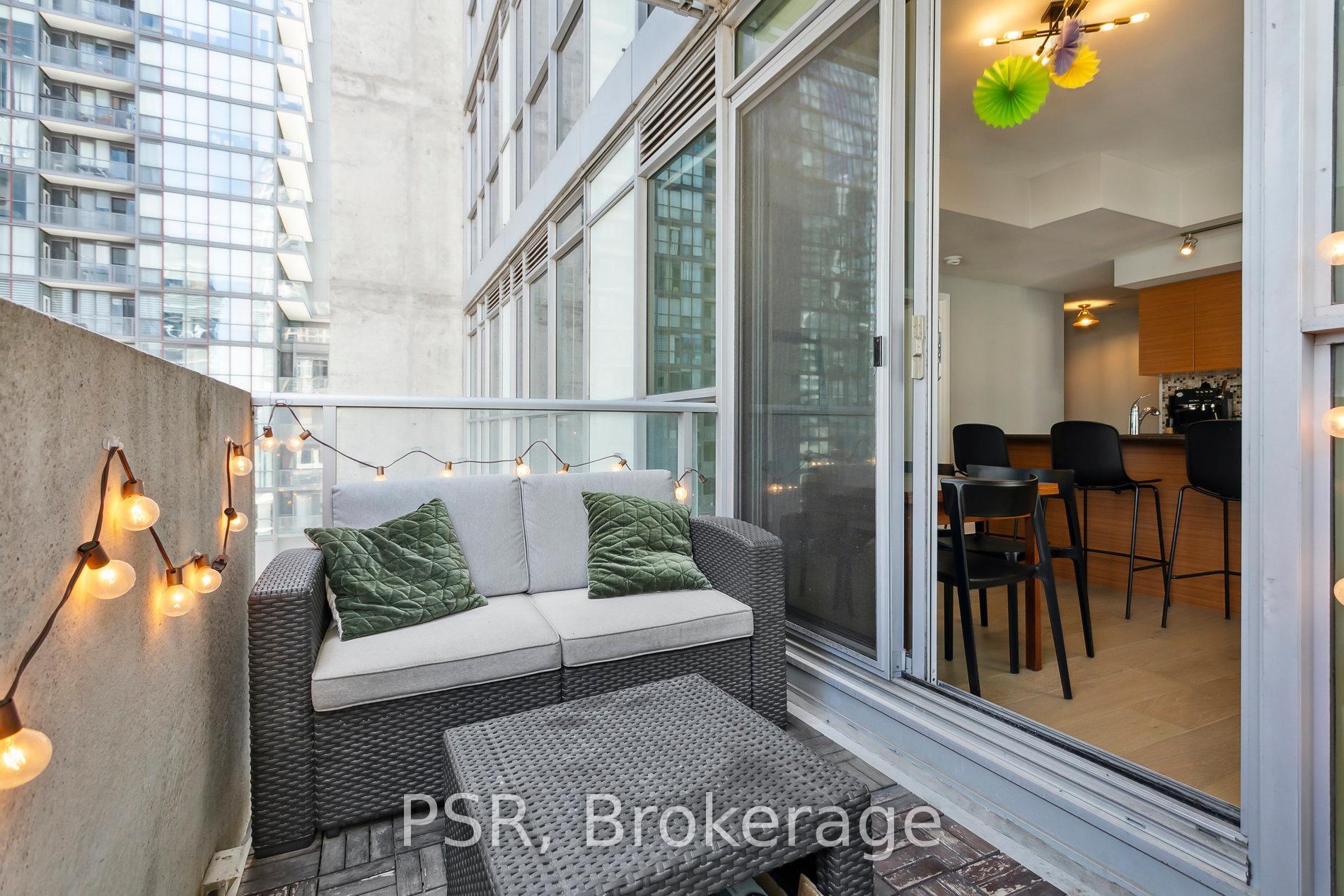 2 Bedrooms Condo at 375 King, Toronto For sale