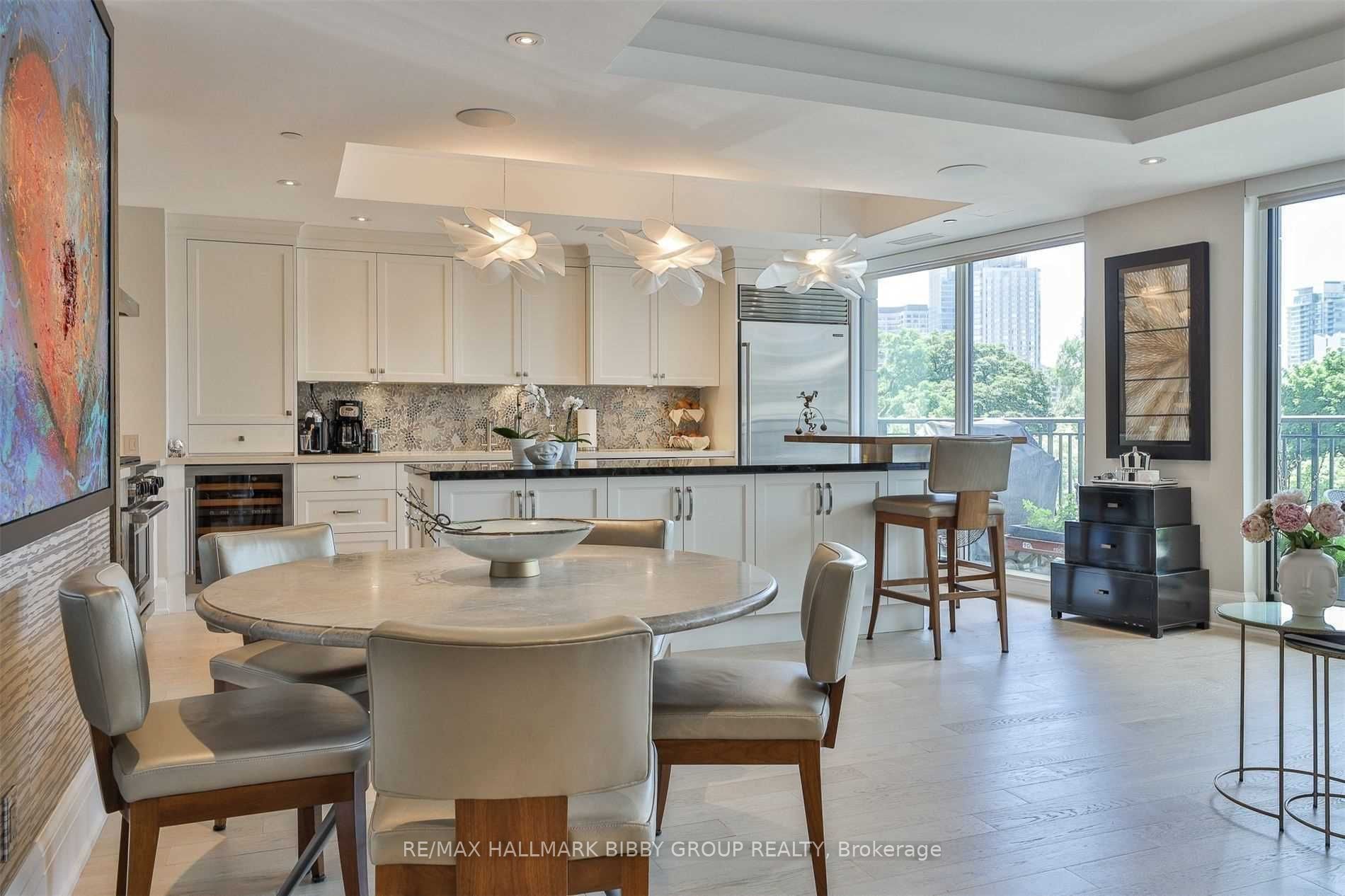 3 Bedrooms Condo at 181 Davenport,  Toronto For sale