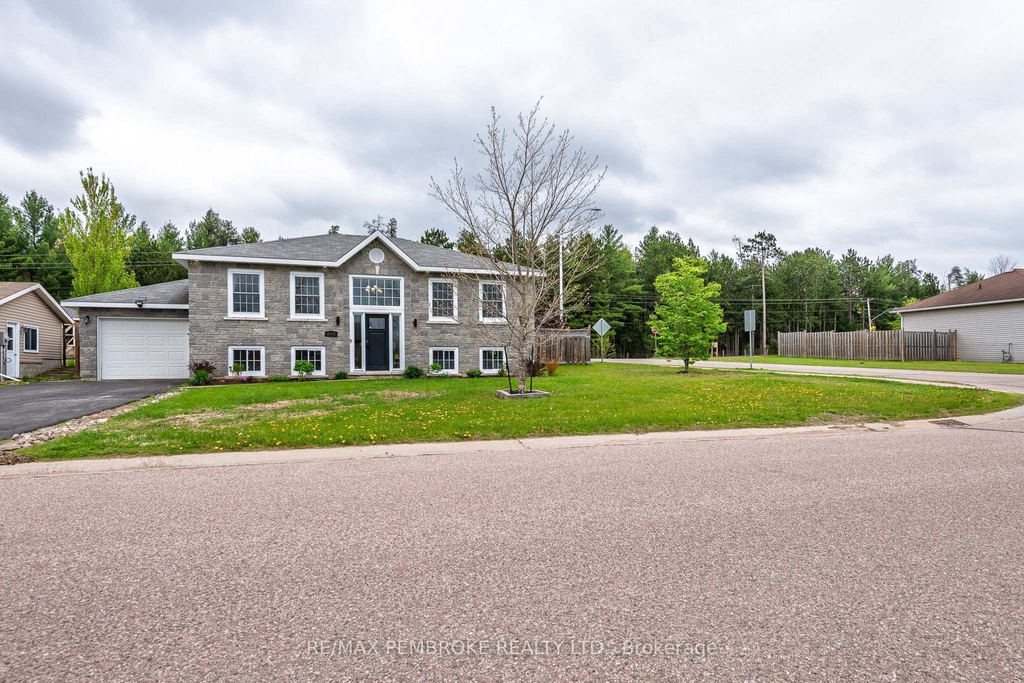 1002 Riverstone Trail
