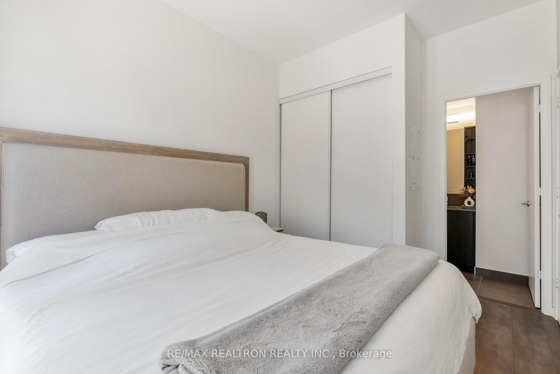 2 Bedrooms Condo at 7890 Jane, Vaughan For sale