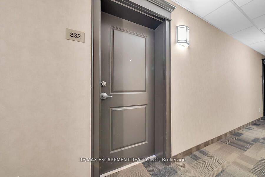 2 Bedrooms Condo at 5317 Upper Middle, Burlington For sale