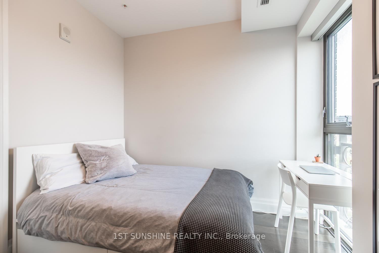 2 Bedrooms Condo at 112 King, Hamilton For sale