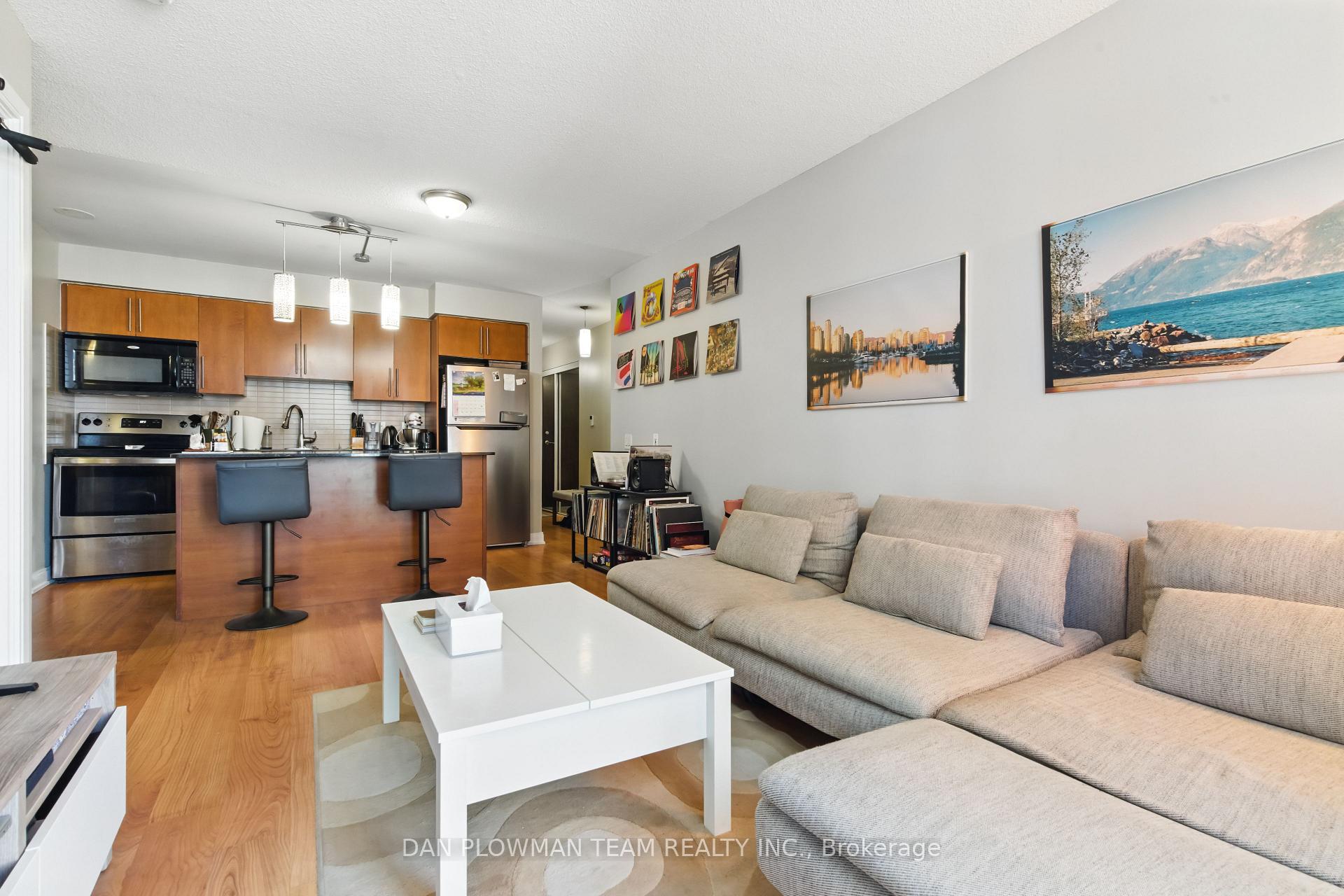 1 Bedroom Condo at 35 Viking, Toronto For sale