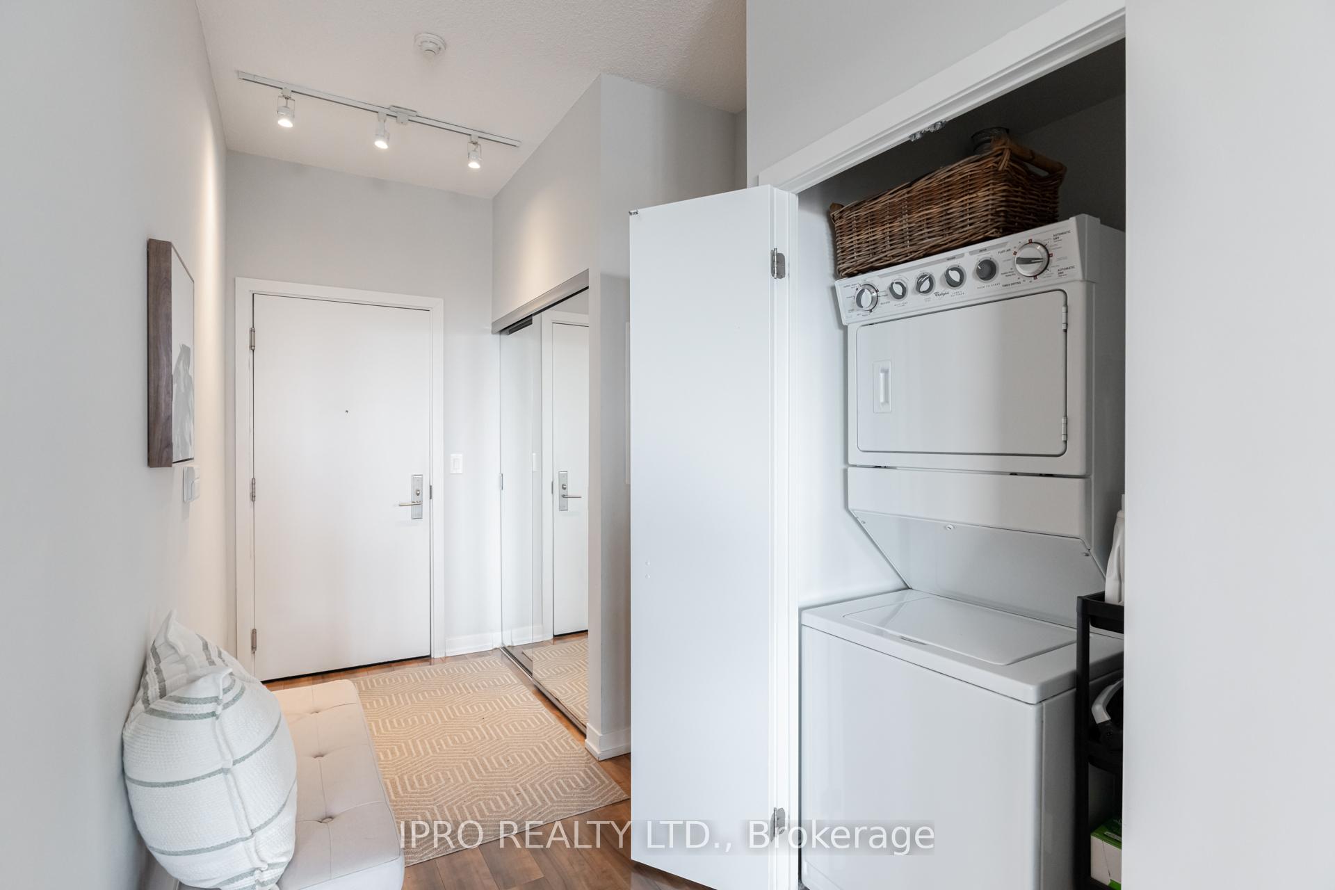 2 Bedrooms Condo at 5101 Dundas, Toronto For sale