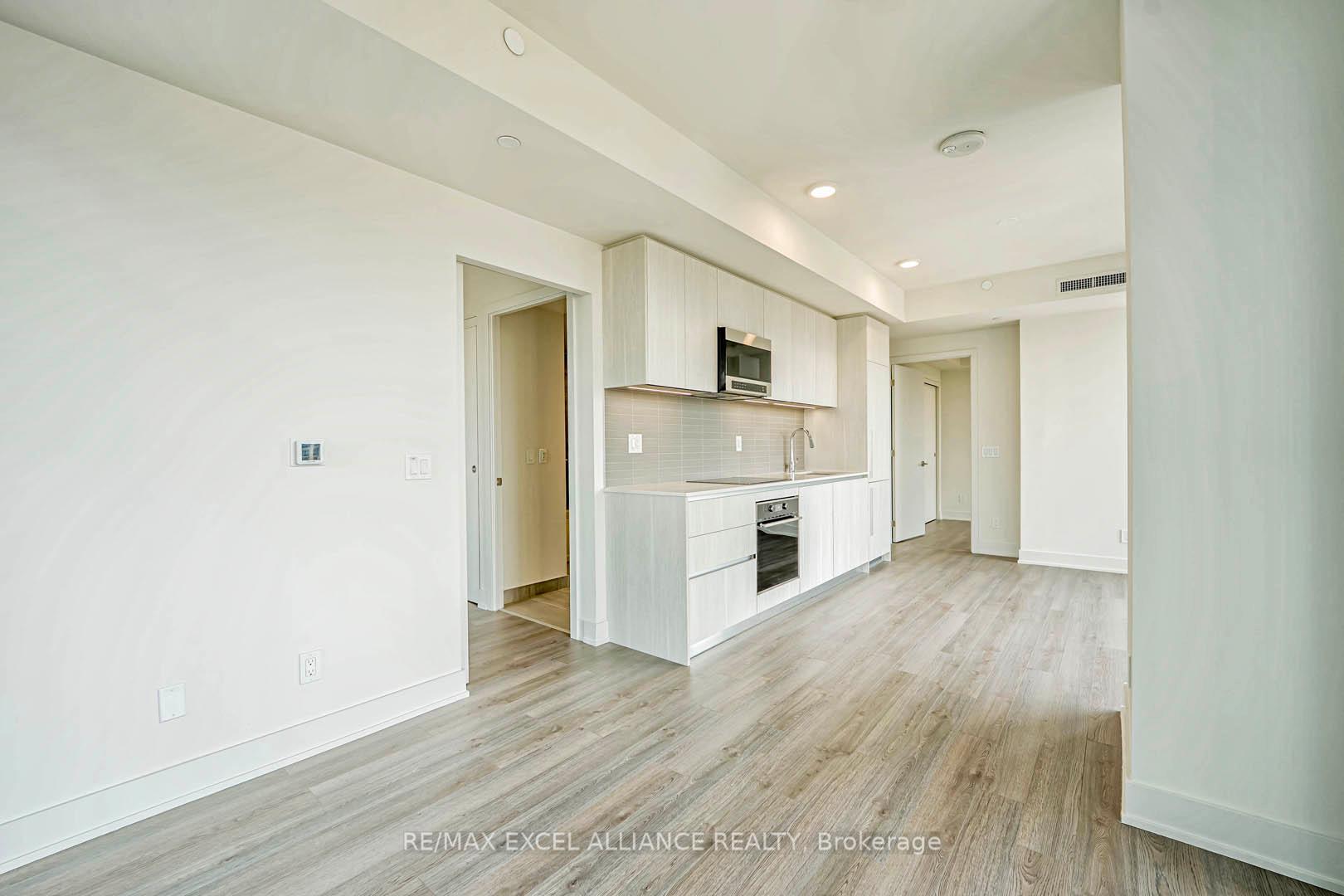 2 Bedrooms Condo at 8 Cumberland,  Toronto For sale