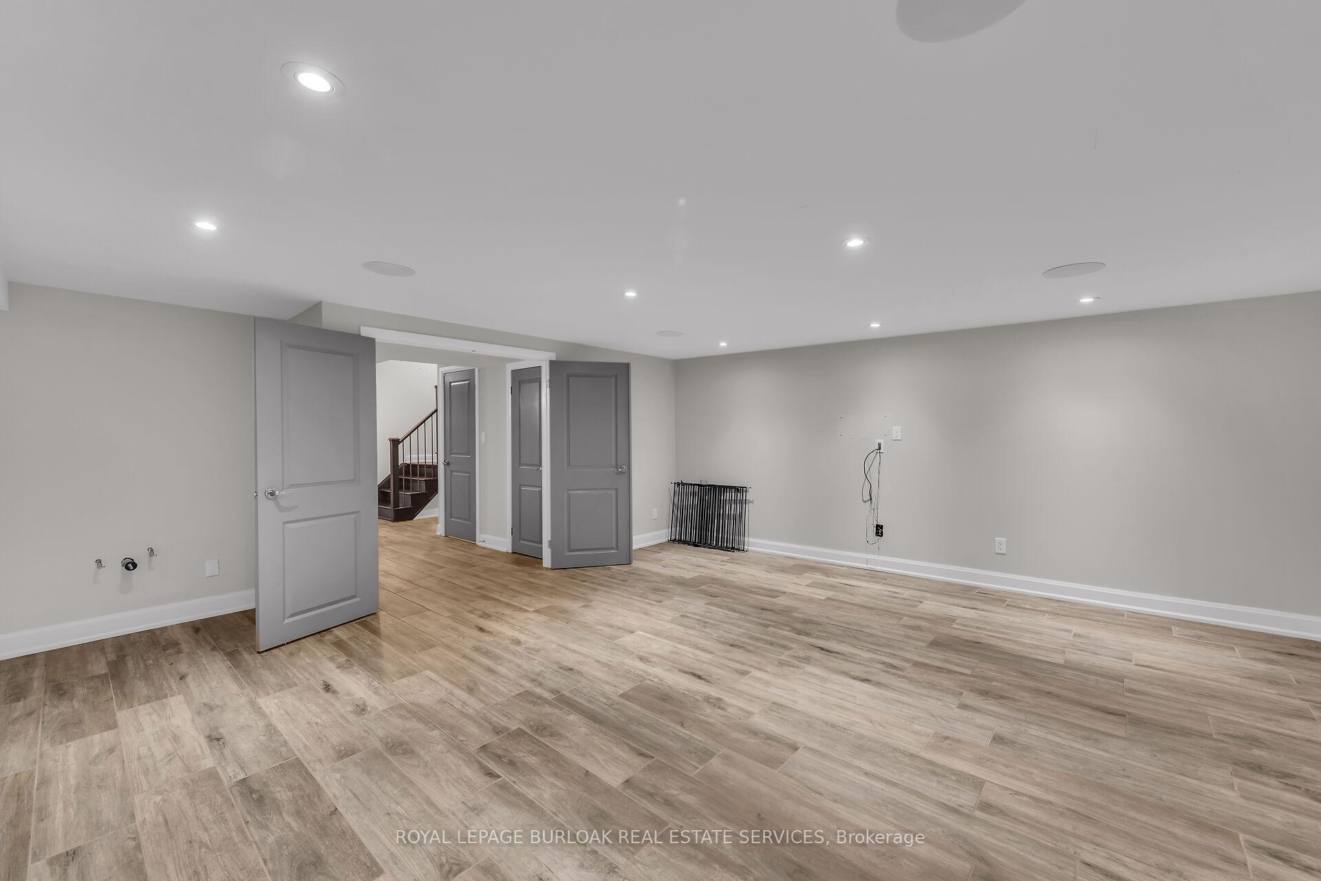 3 Bedrooms Condo at 509 Elizabeth,  Burlington For sale