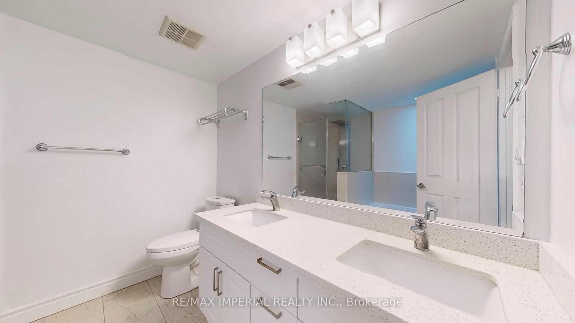 3 Bedrooms Condo at 18 Hollywood, Toronto For sale