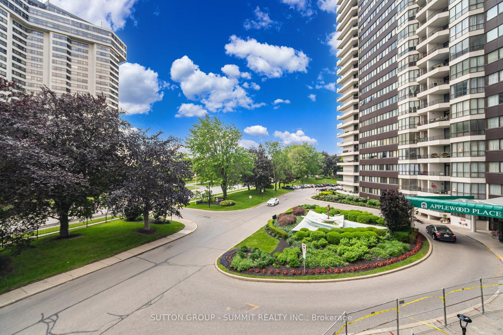 3 Bedrooms Condo at 1333 Bloor, Mississauga For sale