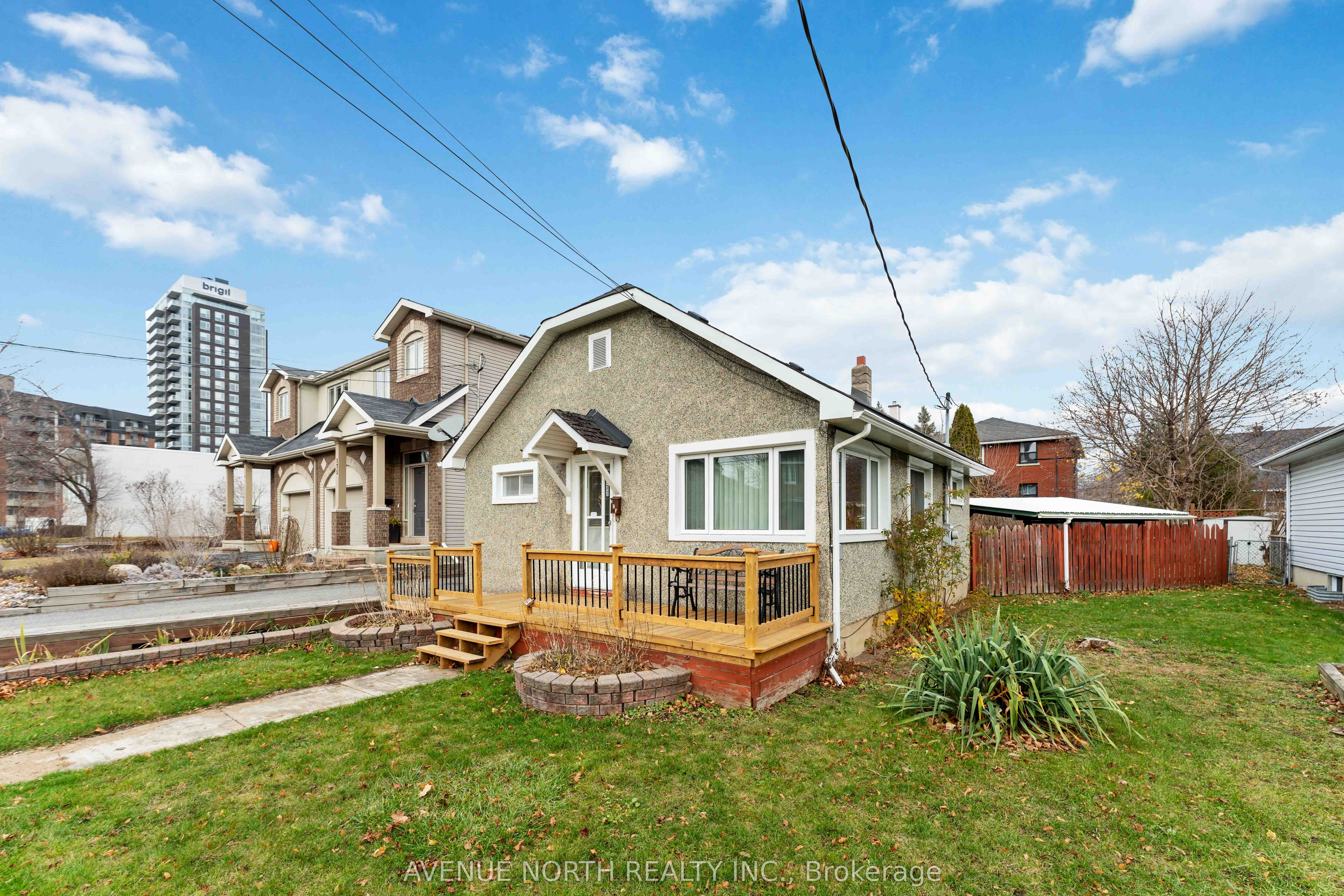 177 Compton Avenue, Woodroffe, ON K2B 5A6