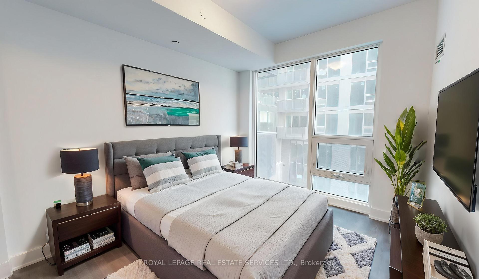 2 Bedrooms Condo at 2450 Old Bronte, Oakville For sale