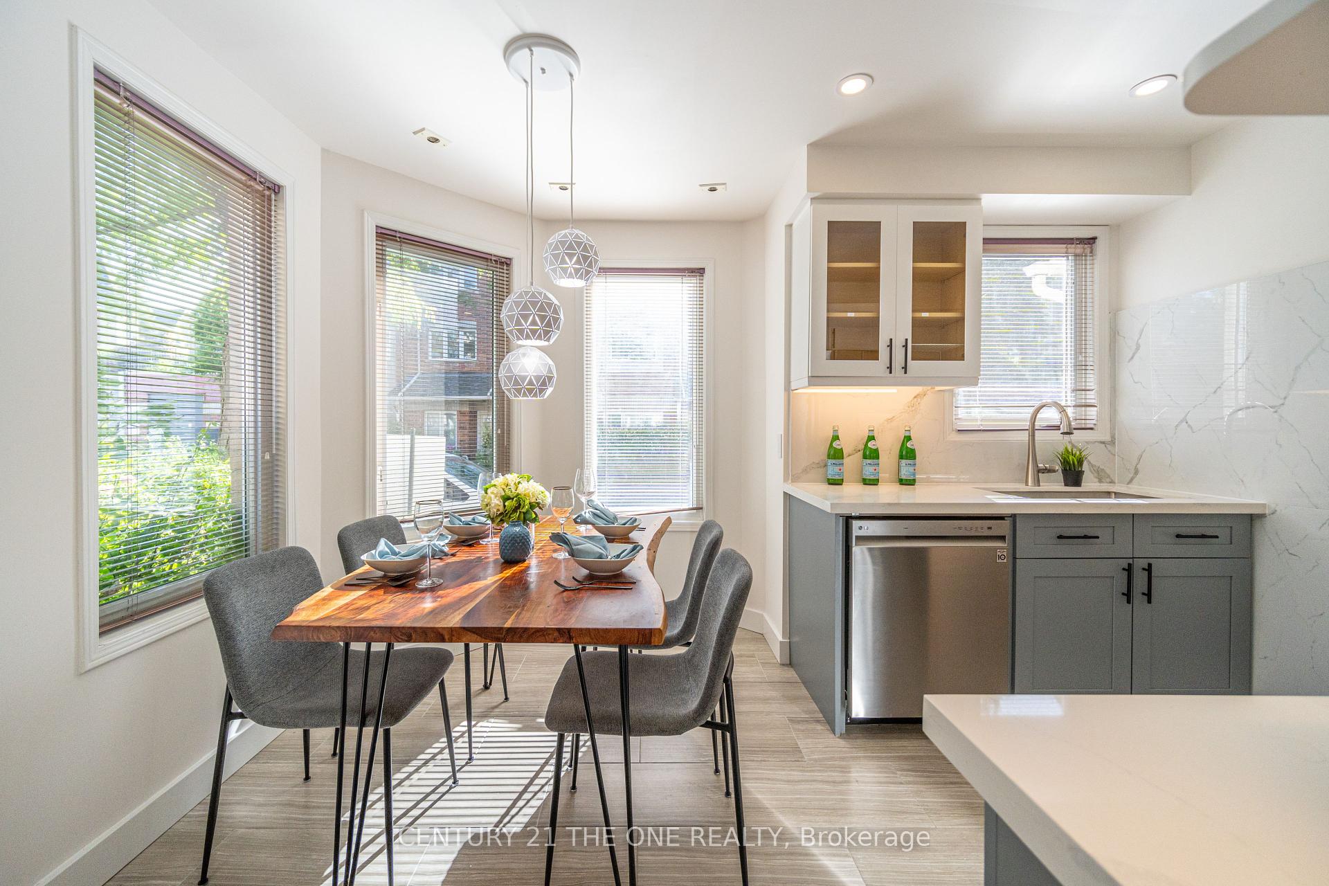 4 Bedrooms Condo at 28 Rosebank, Toronto For sale