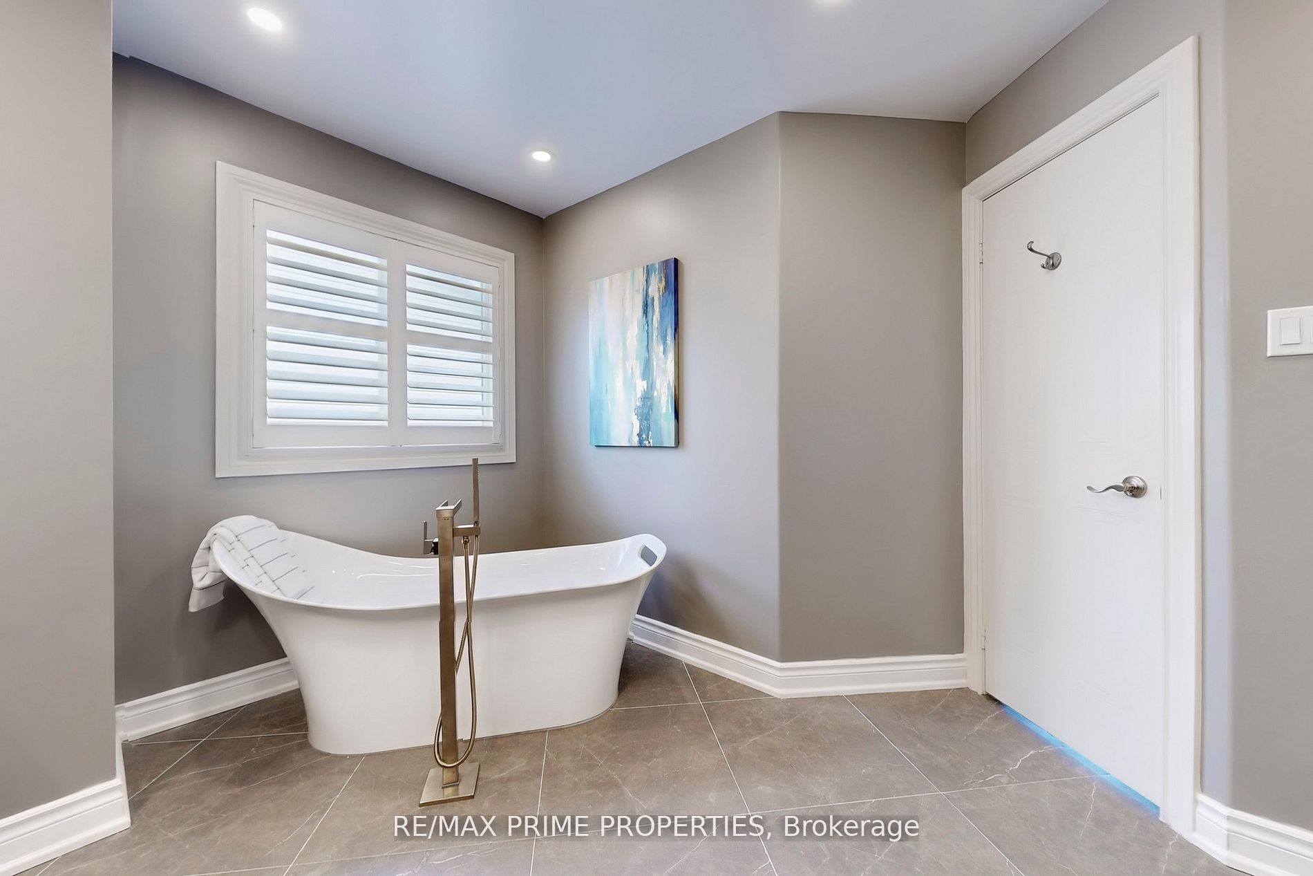 32 KENNETT Drive