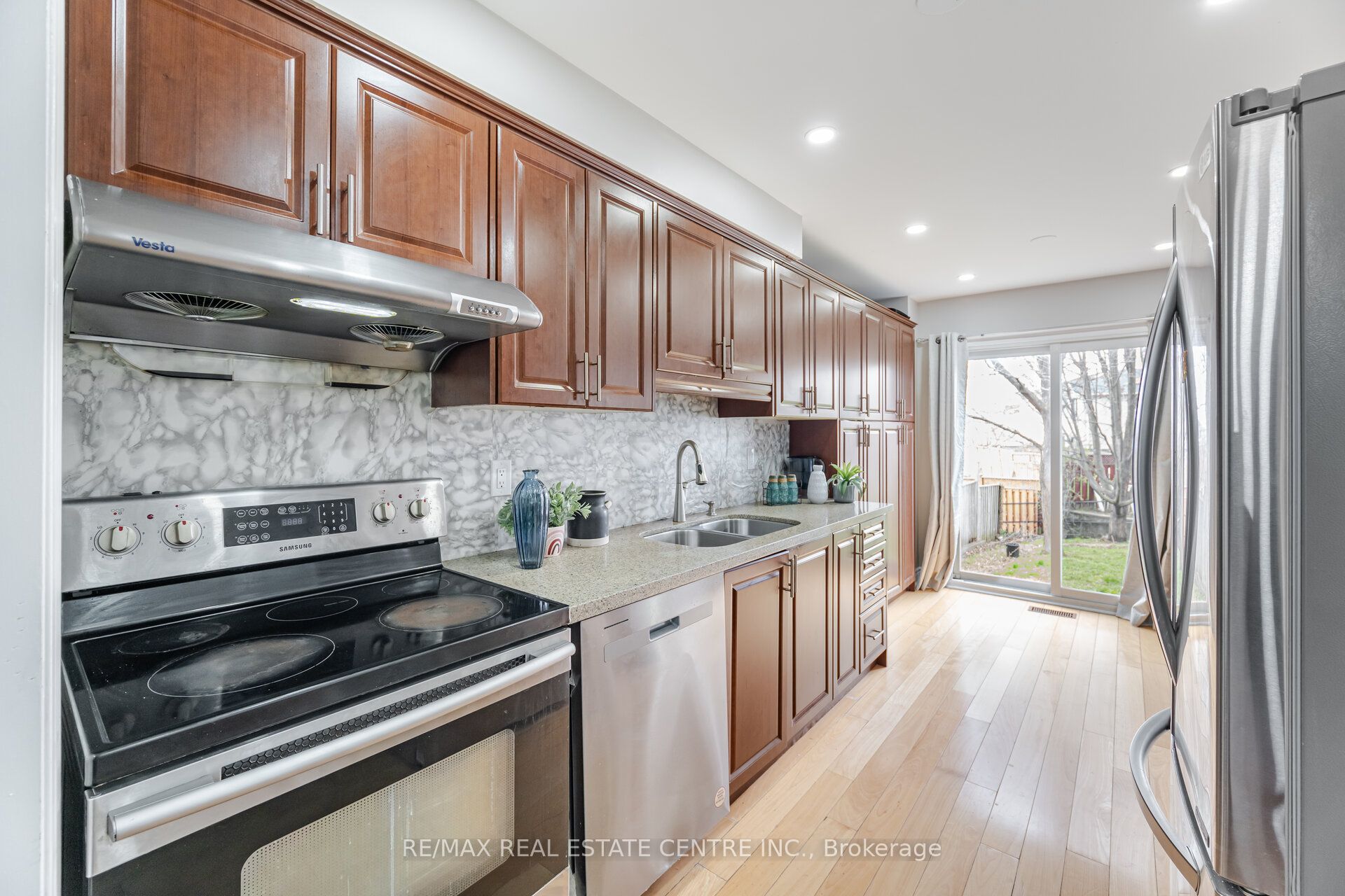 27 Woodsend Run, Brampton, ON L6Y 4G8