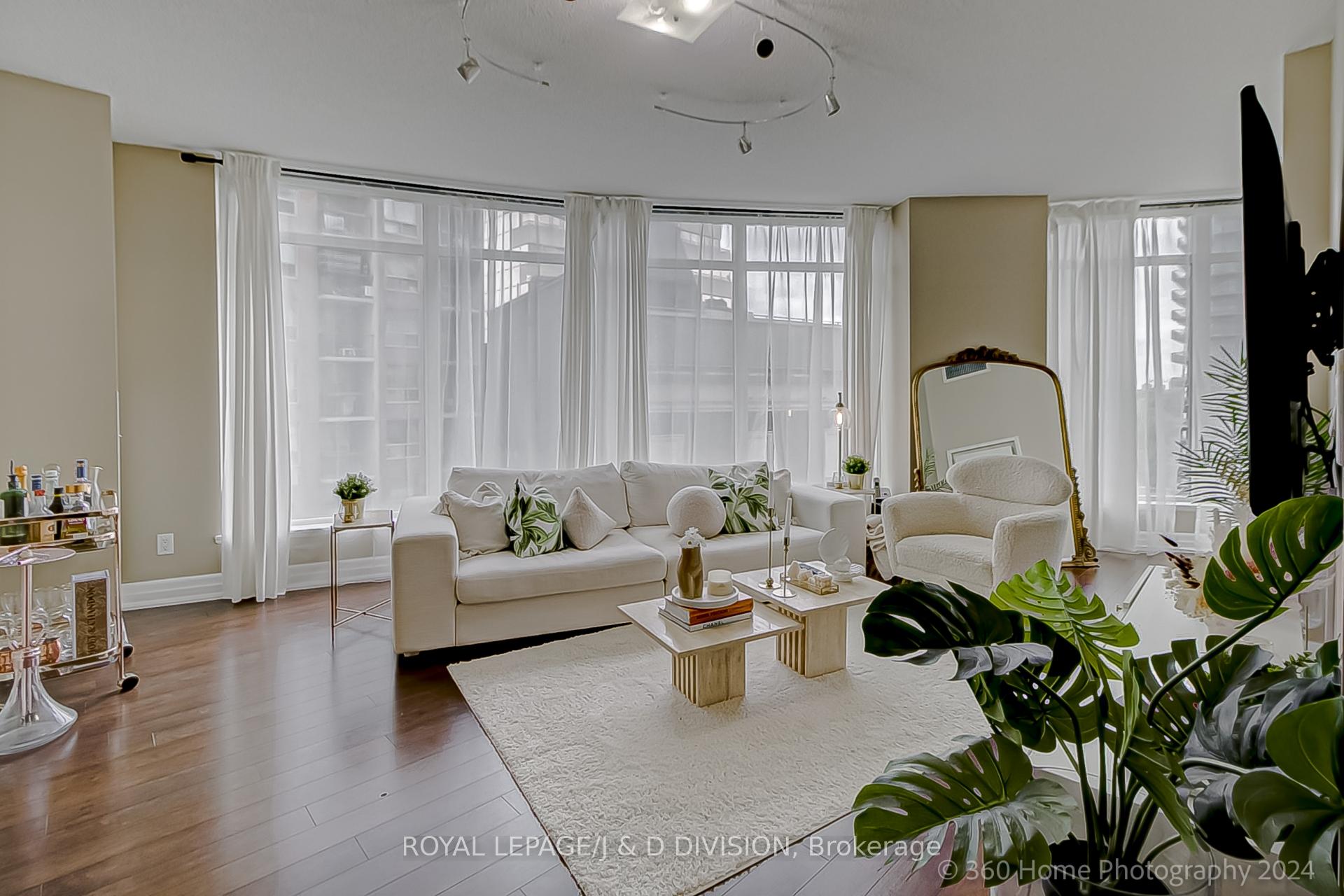 2 Bedrooms Condo at 8 Scollard, Toronto For sale