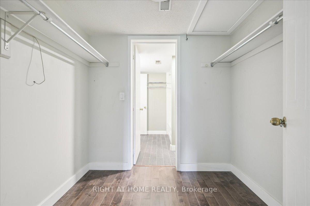 3 Bedrooms Condo at 65 Bristol, Mississauga For sale