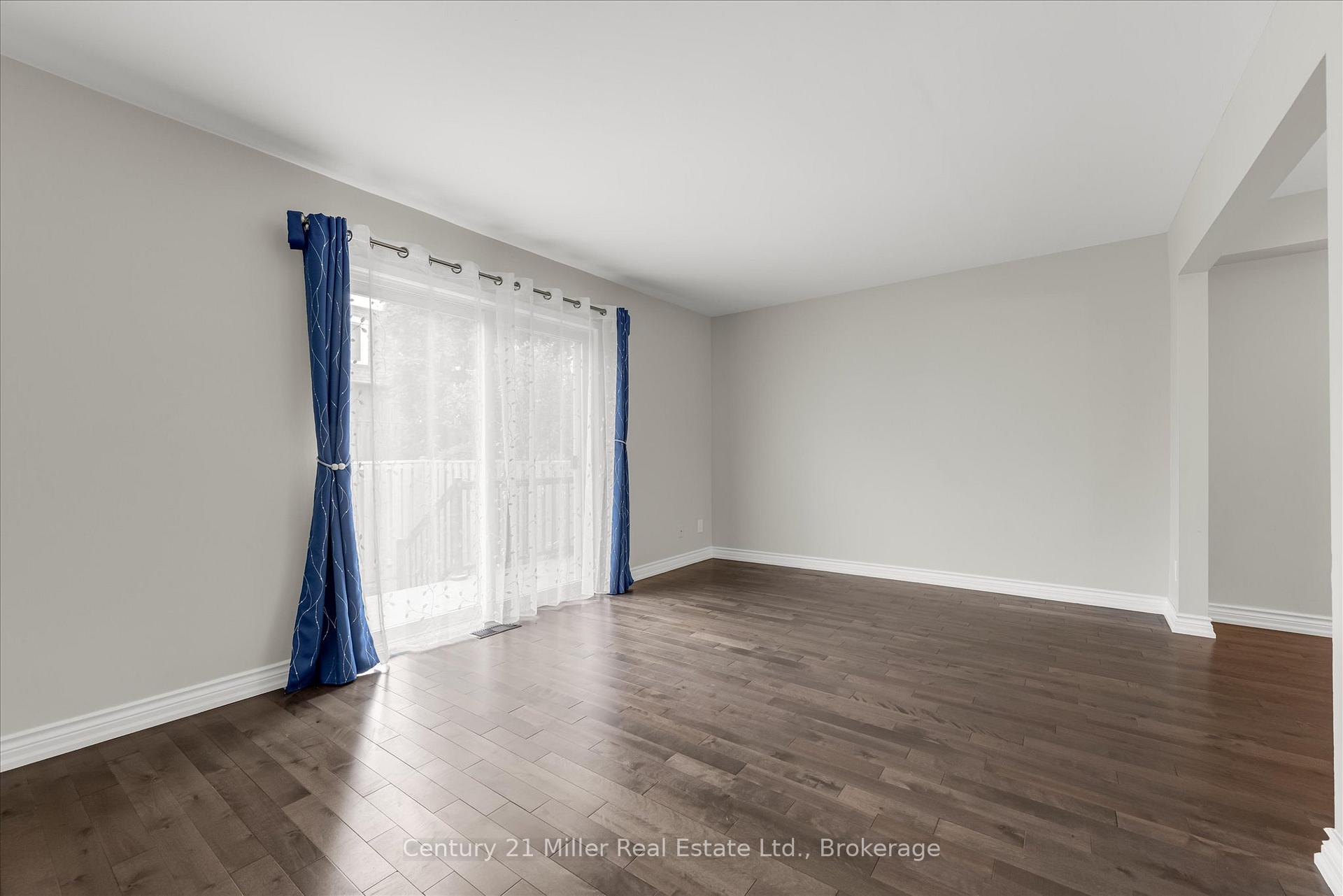 3 Bedrooms Condo at 1531 Westminster, Burlington For sale