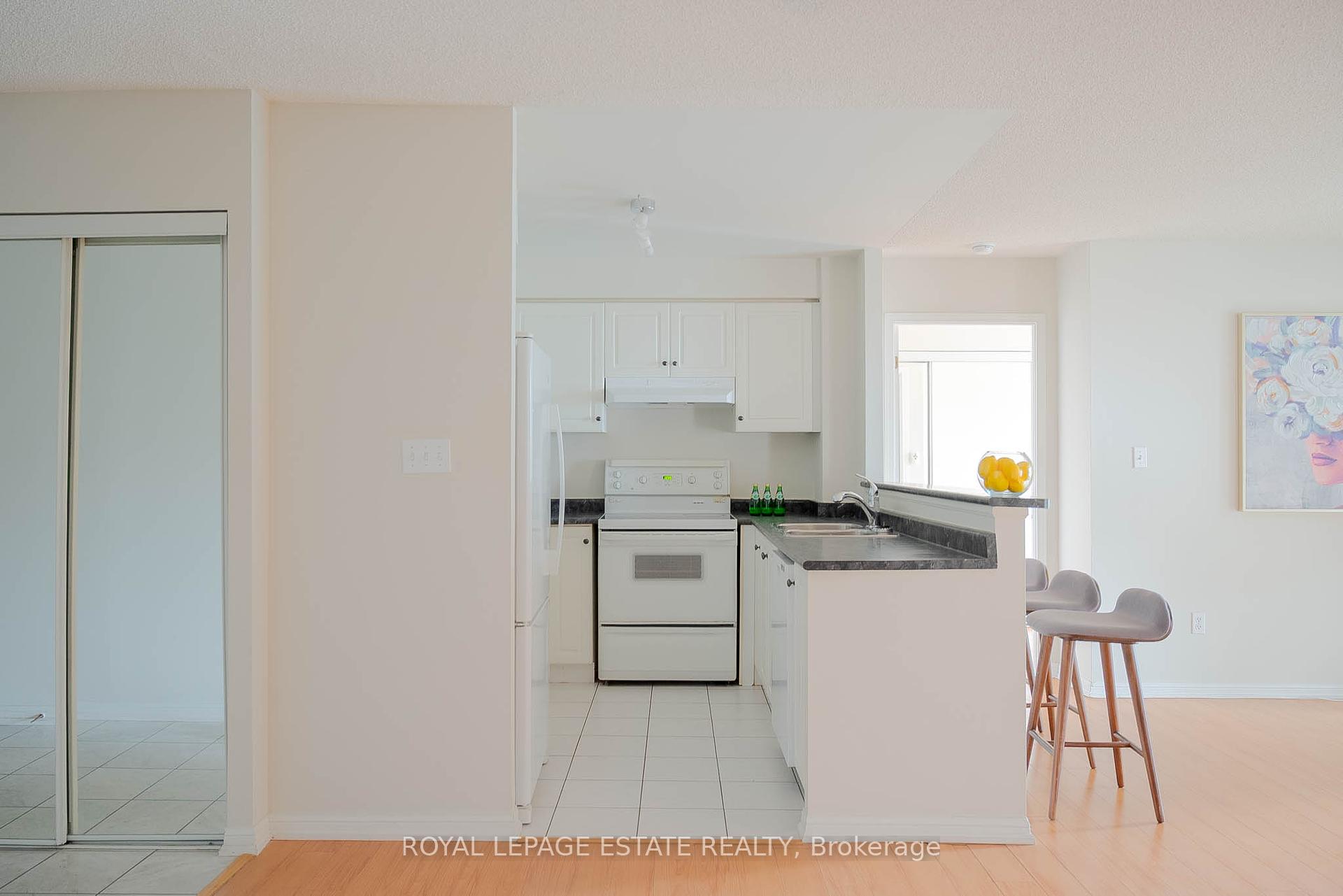 3 Bedrooms Condo at 23 Lorraine, Toronto For sale