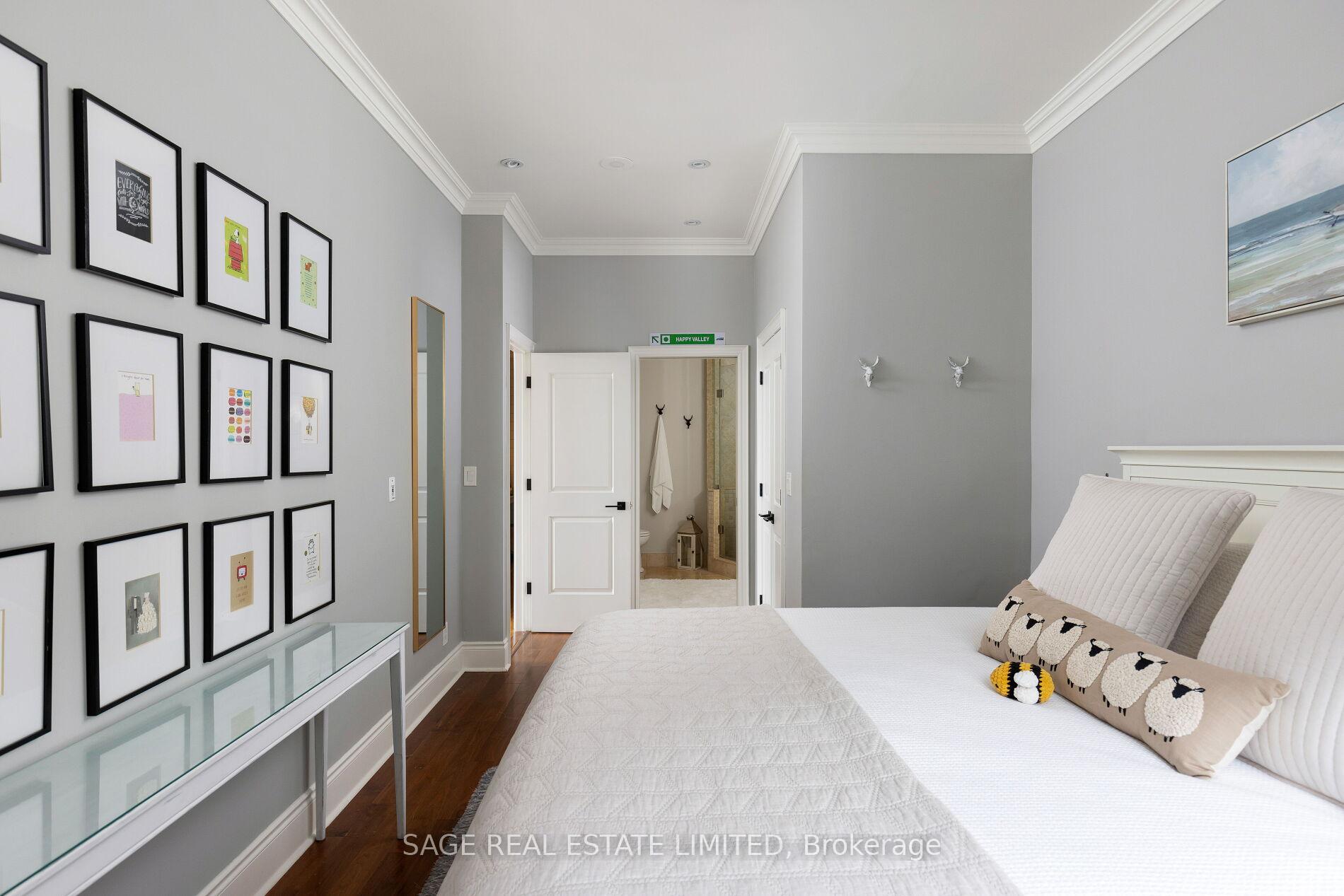 2 Bedrooms Condo at 25 Earlington, Toronto For sale