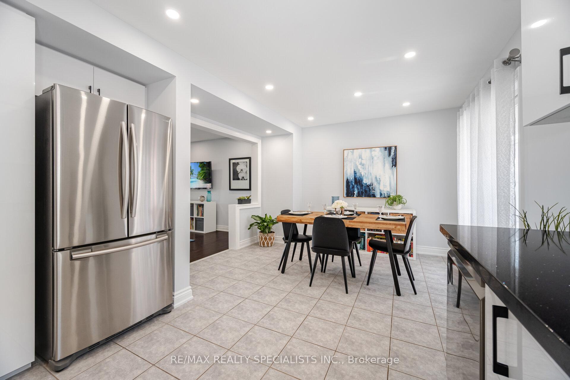 2 Bedrooms Condo at 2341 Parkhaven, Oakville For sale