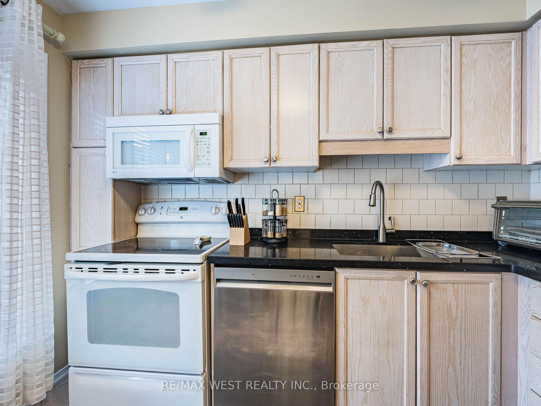 4 Bedrooms Condo at 1168 Arena, Mississauga For sale
