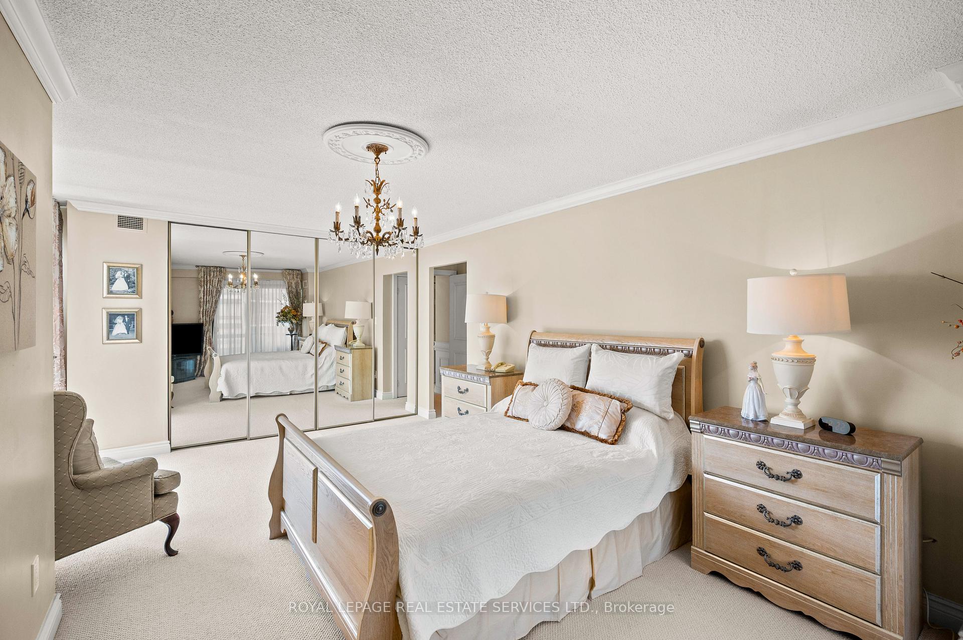 2 Bedrooms Condo at 2185 Marine, Oakville For sale