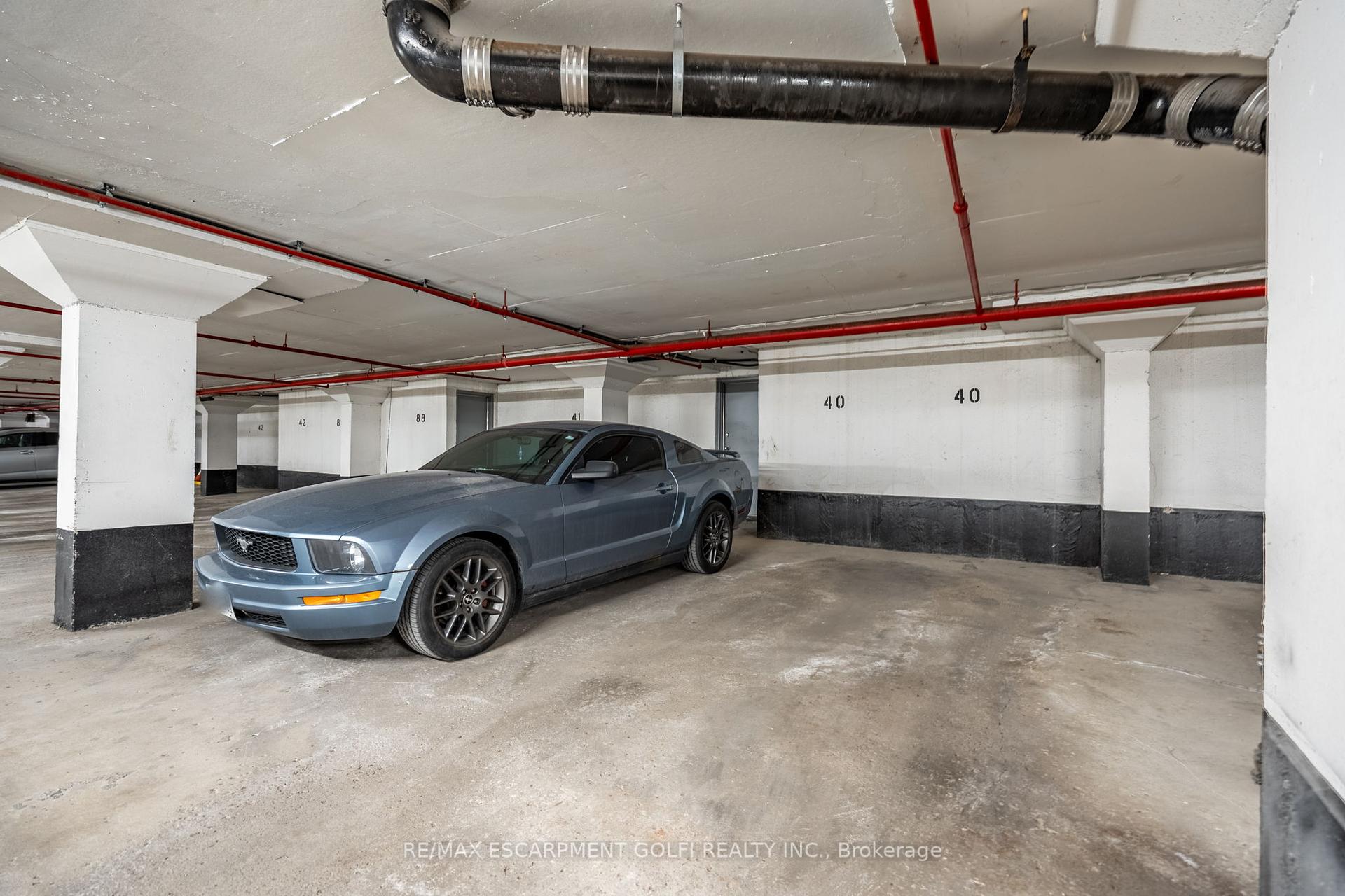 4 Bedrooms Condo at 3041 Glencrest,  Burlington For sale