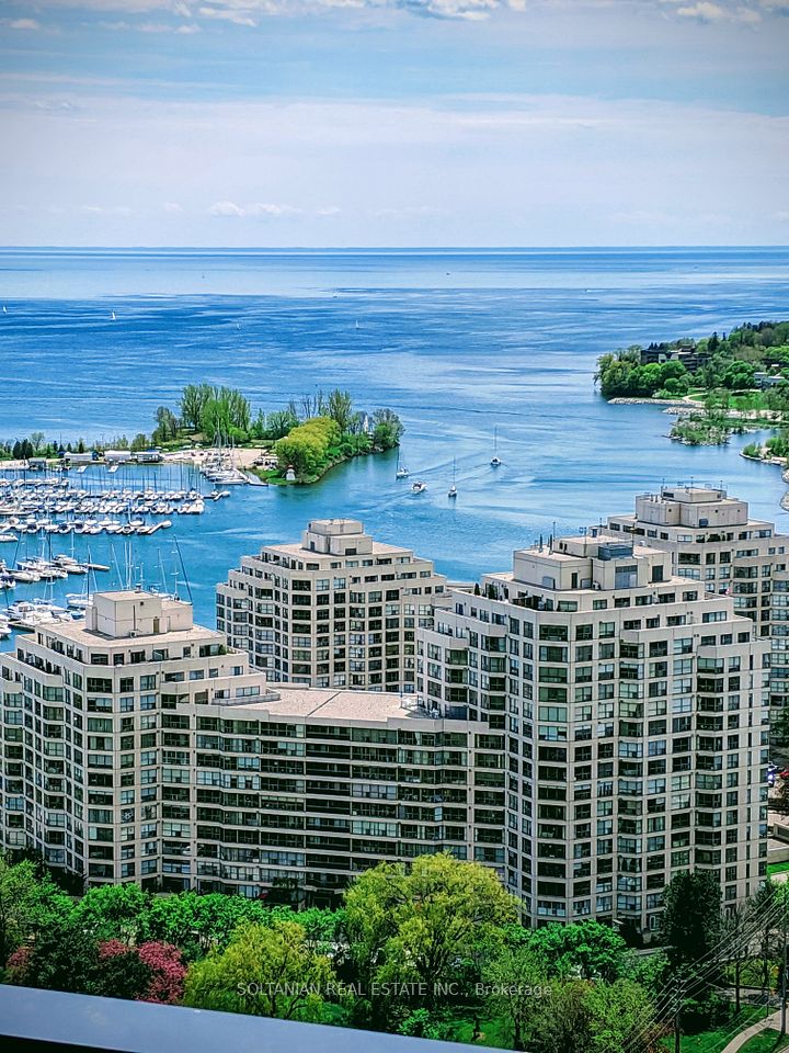 2200 Lakeshore