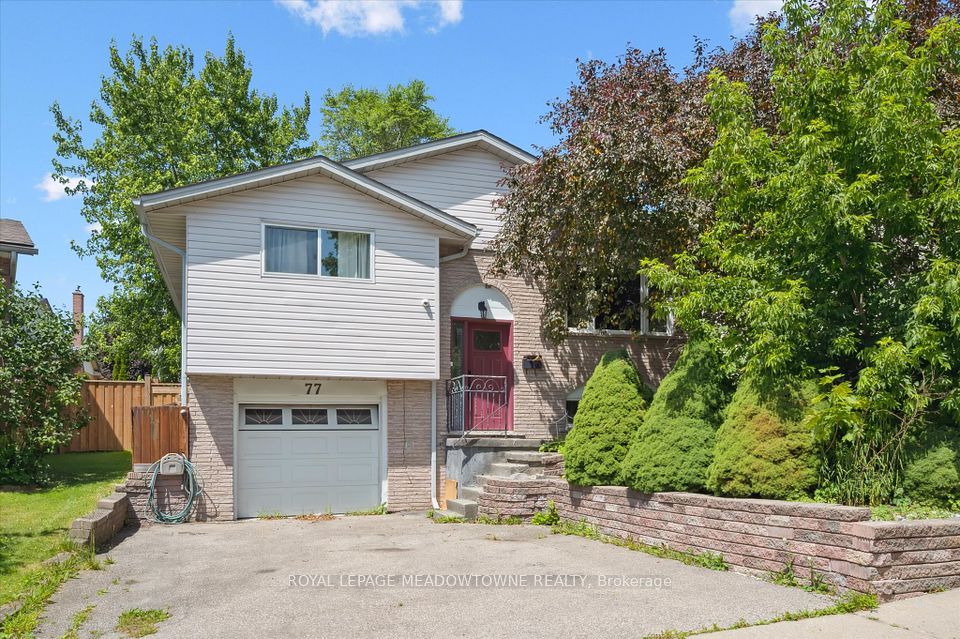 77 Pinemeadow Crescent