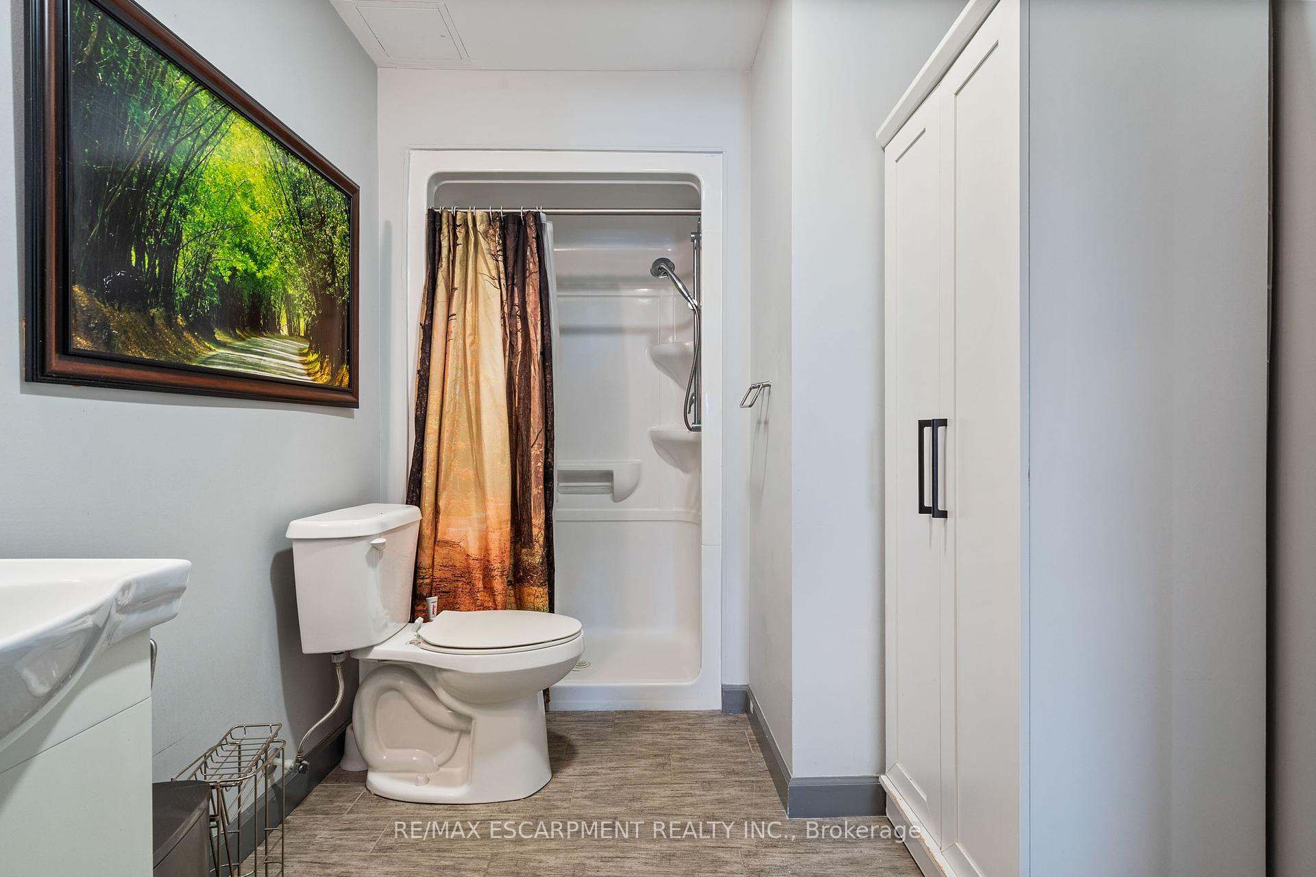 2 Bedrooms Condo at 77 LELAND, Hamilton For sale