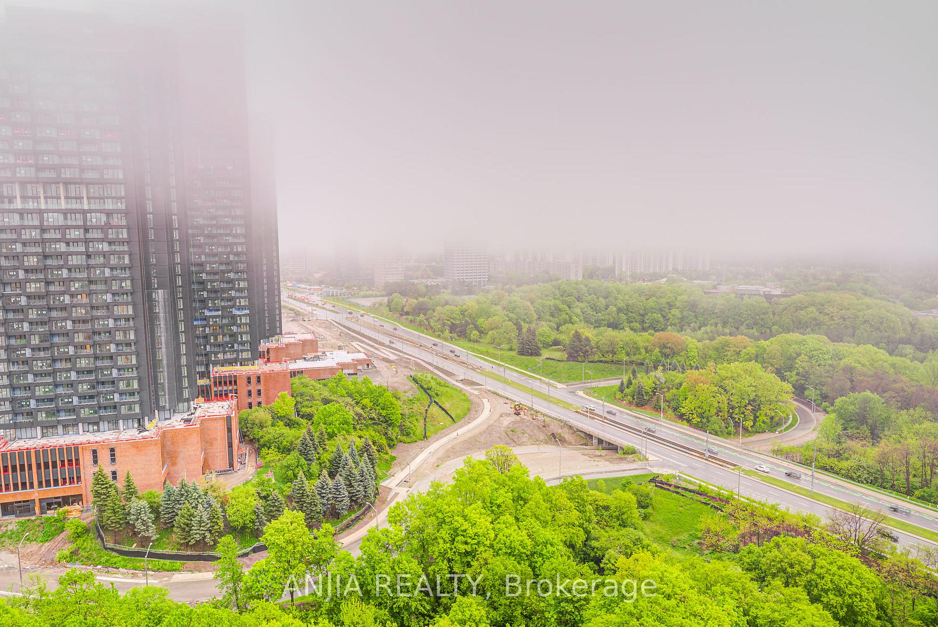 2 Bedrooms Condo at 30 Inn On The Park, Toronto For sale