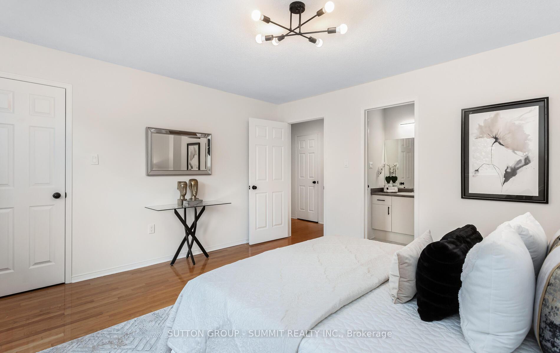 3 Bedrooms Condo at 550 Steddick, Mississauga For sale