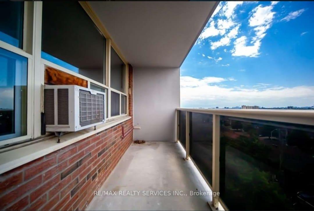 2 Bedrooms Condo at 270 PALMDALE,  Toronto For sale