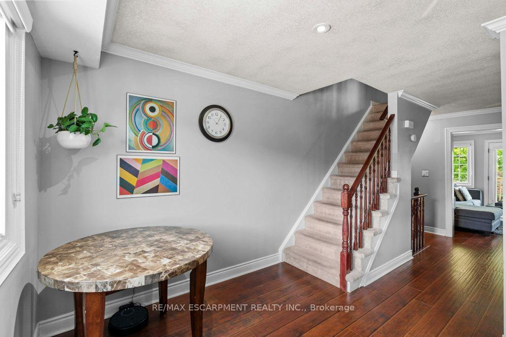 3 Bedrooms Condo at 29 HERITAGE, Hamilton For sale