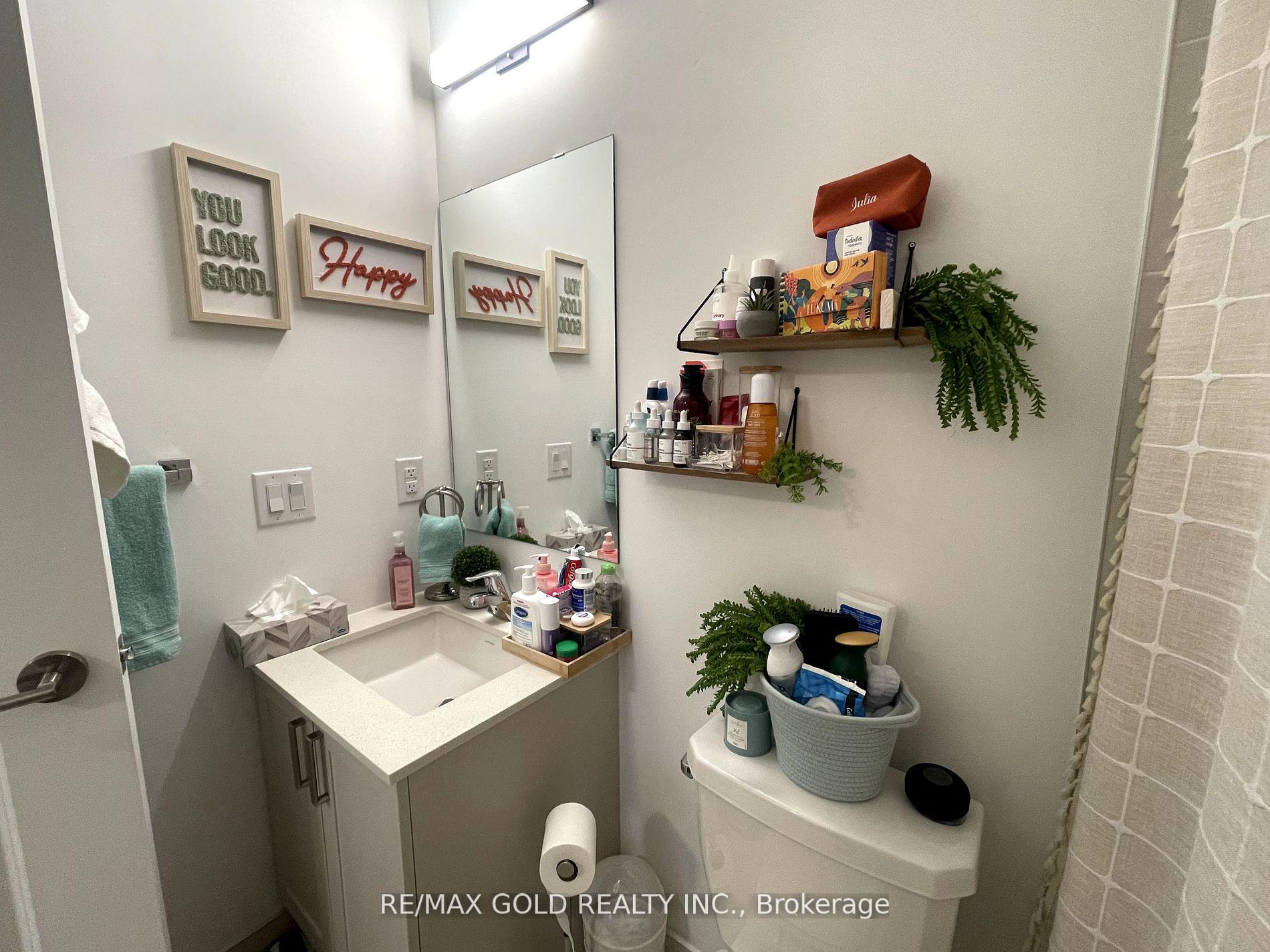 2 Bedrooms Condo at 1115 Douglas McCurdy Comm, Mississauga For sale