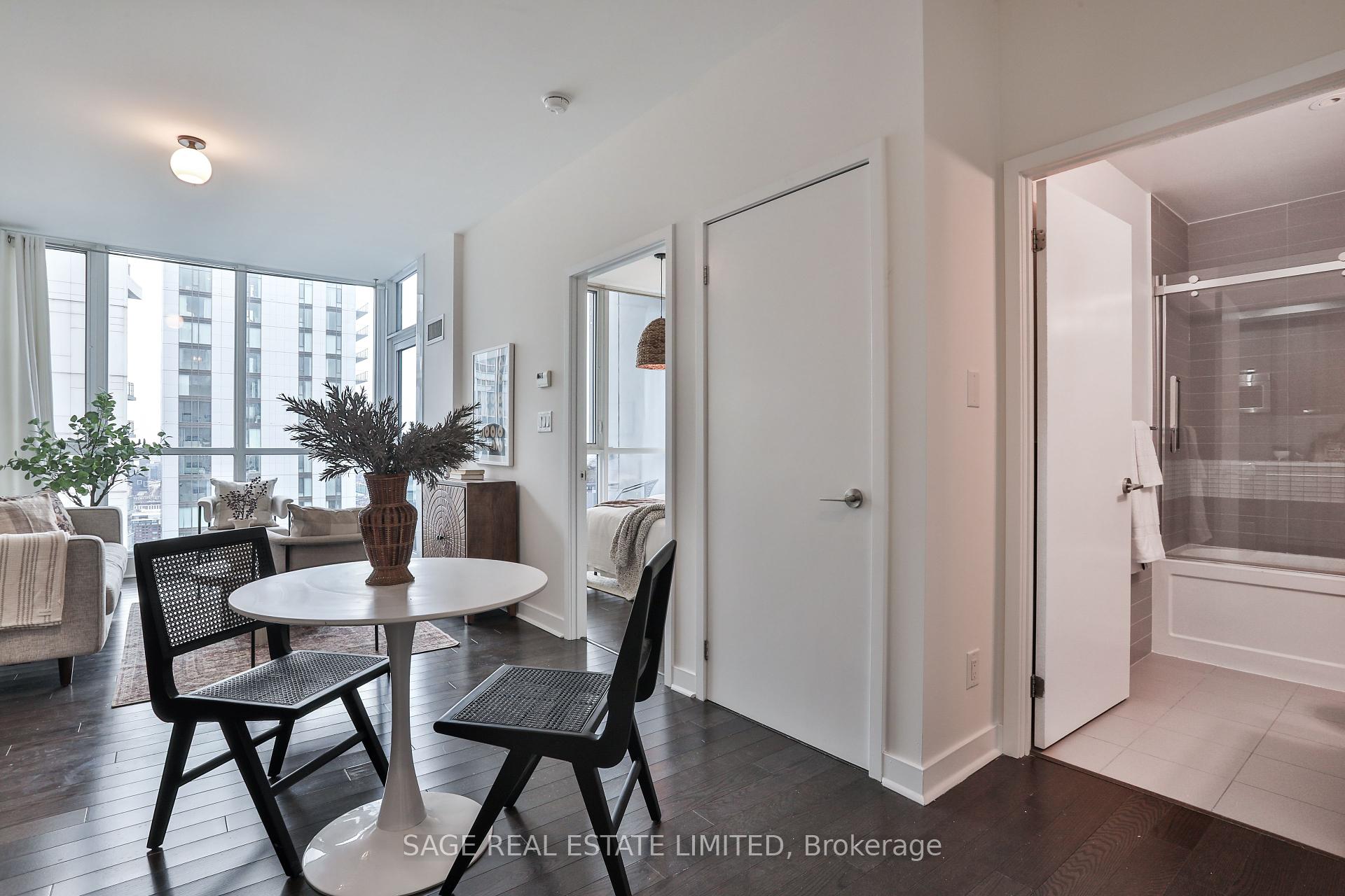 1 Bedroom Condo at 295 Adelaide,  Toronto For sale