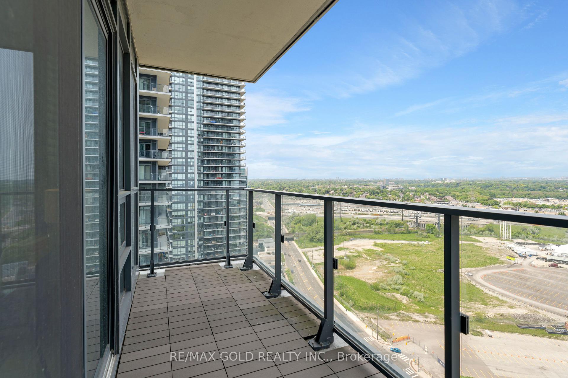 3 Bedrooms Condo at 2212 Lakeshore, Toronto For sale