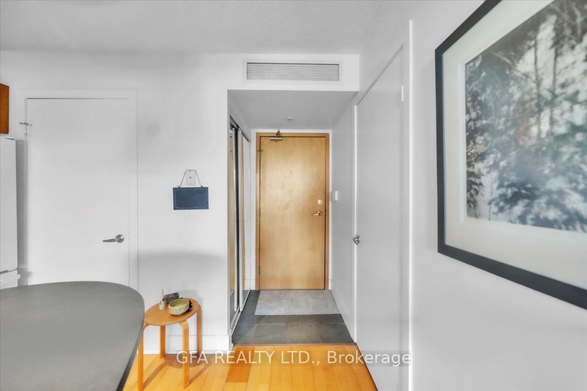 2 Bedrooms Condo at 550 Queens, Toronto For sale