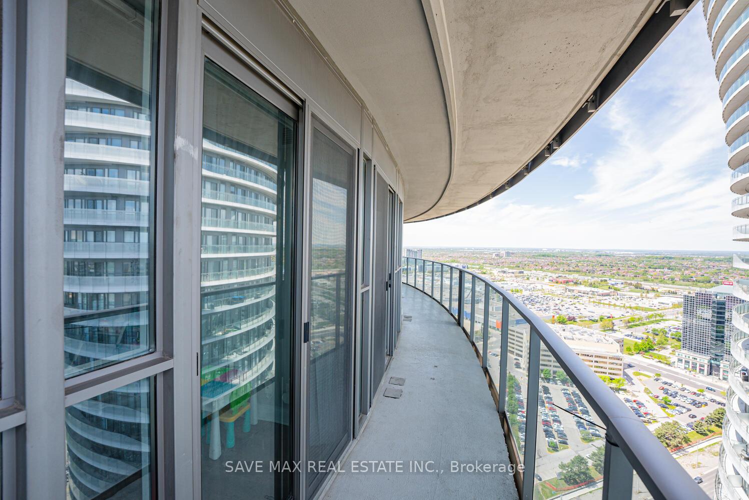 2 Bedrooms Condo at 60 Absolute, Mississauga For sale