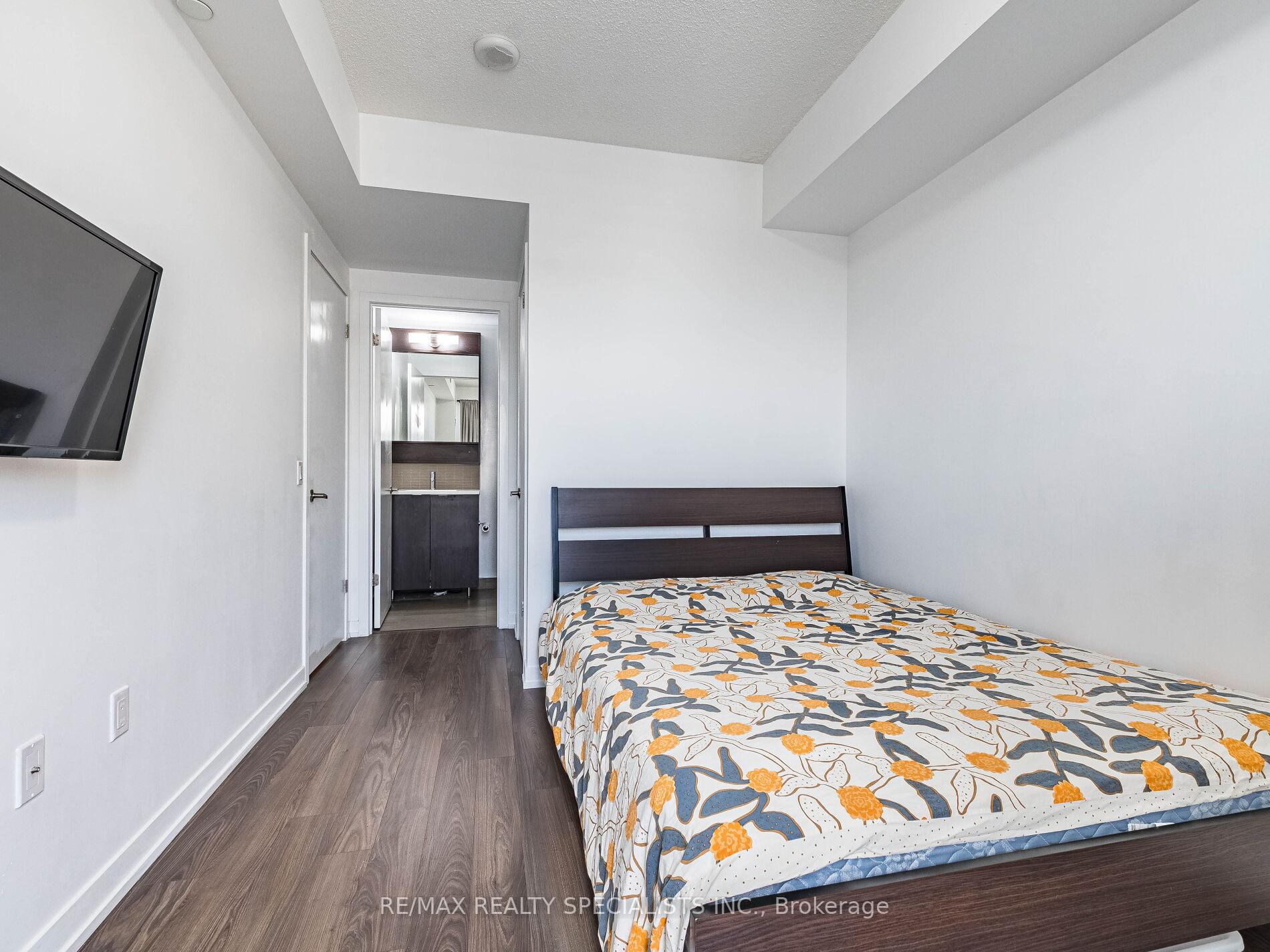 2 Bedrooms Condo at 2560 Eglinton, Mississauga For sale