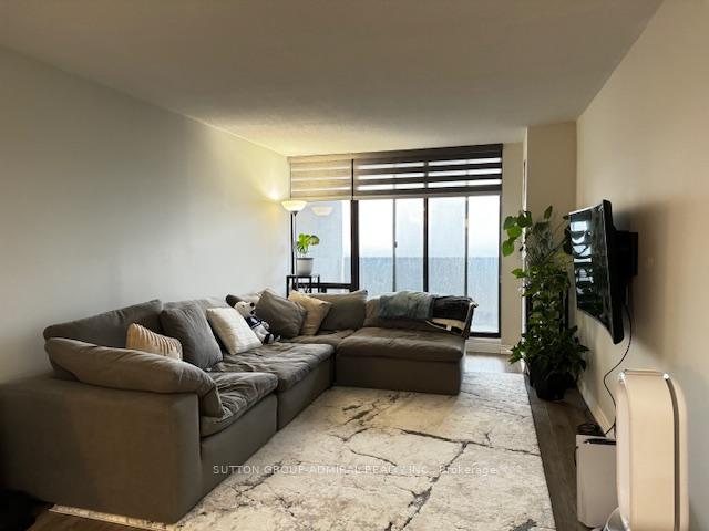 3 Bedrooms Condo at 10 Tangreen,  Toronto For sale