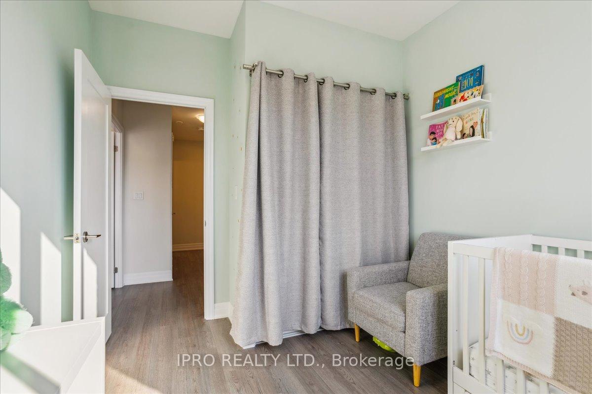 2 Bedrooms Condo at 652 Cricklewood, Mississauga For sale