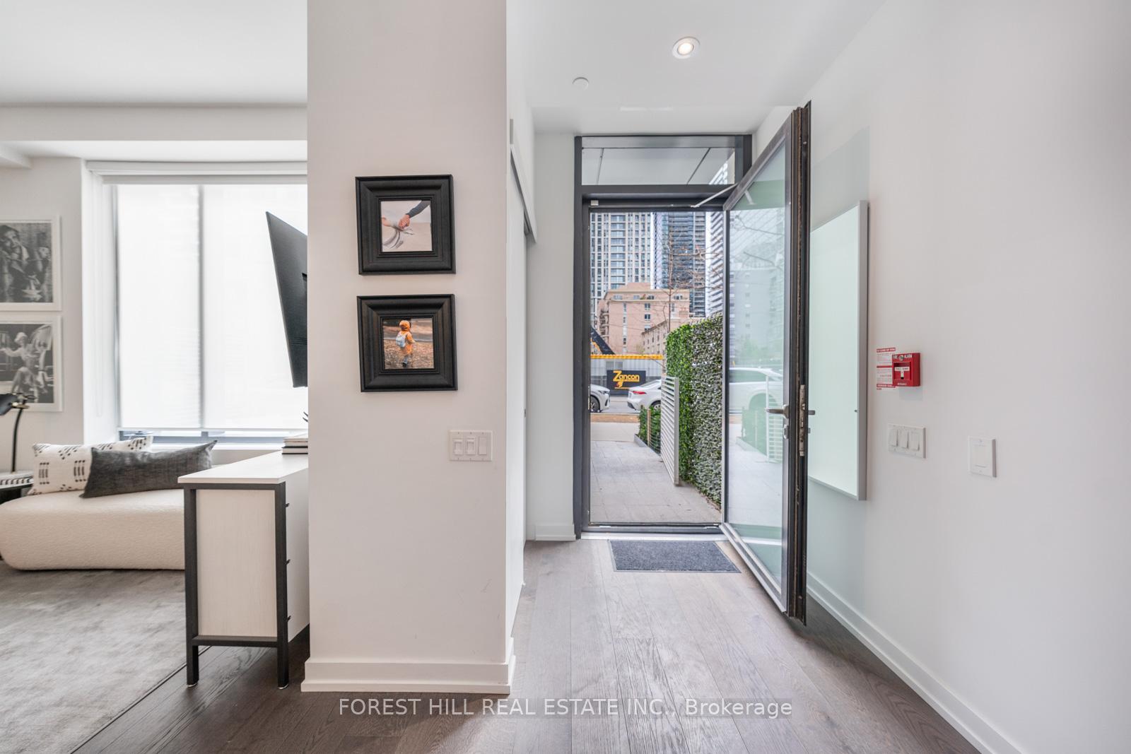 2 Bedrooms Condo at 161 Roehampton, Toronto For sale