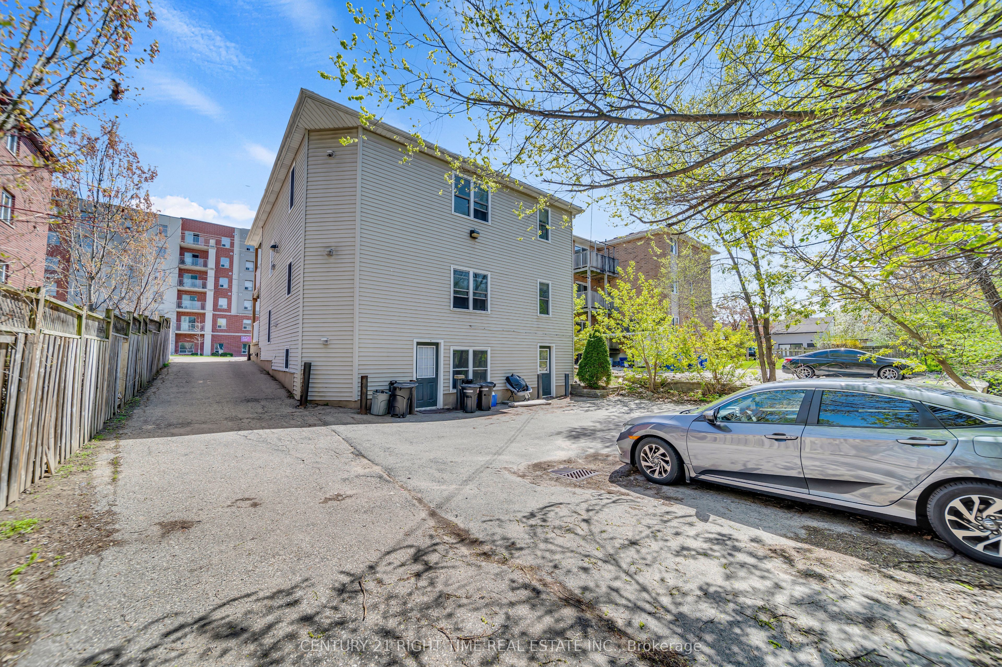 24 Columbia Street W