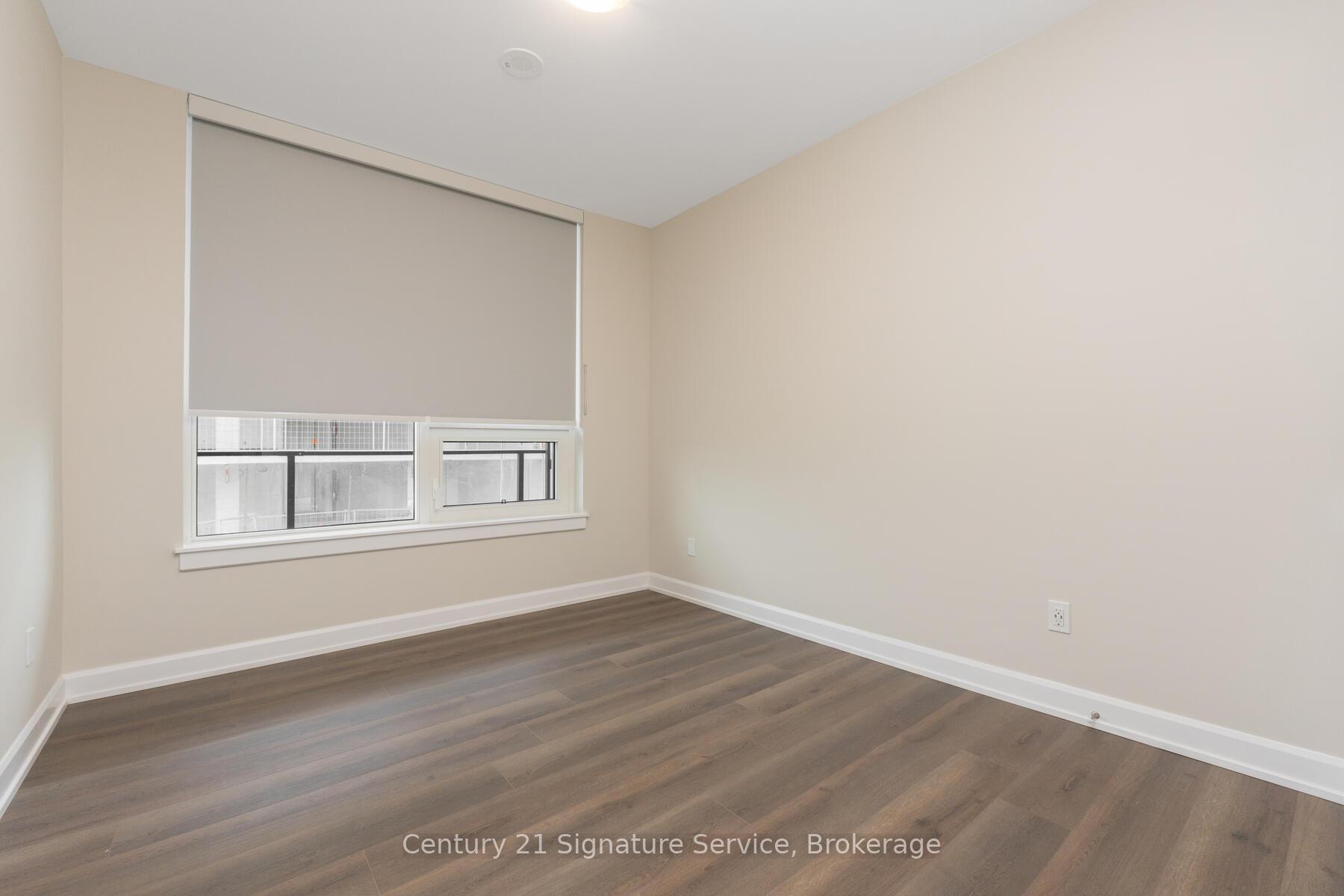 2 Bedrooms Condo at 3220 William Coltson, Oakville For sale