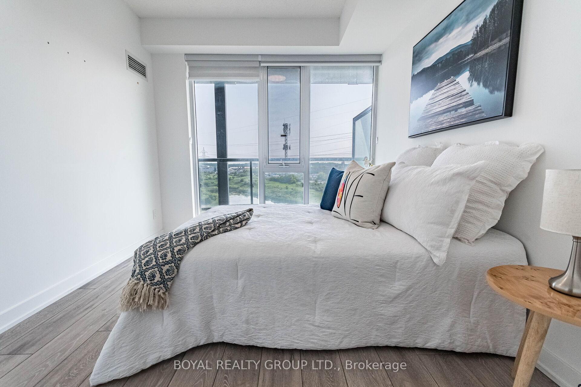 2 Bedrooms Condo at 3200 Dakota Common, Burlington For sale
