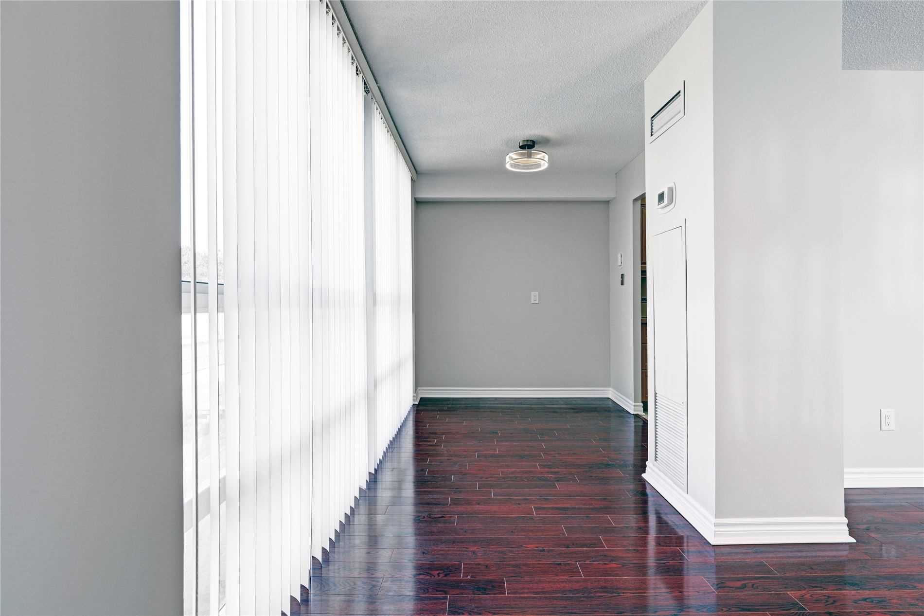 3650 Kaneff Crescent 207