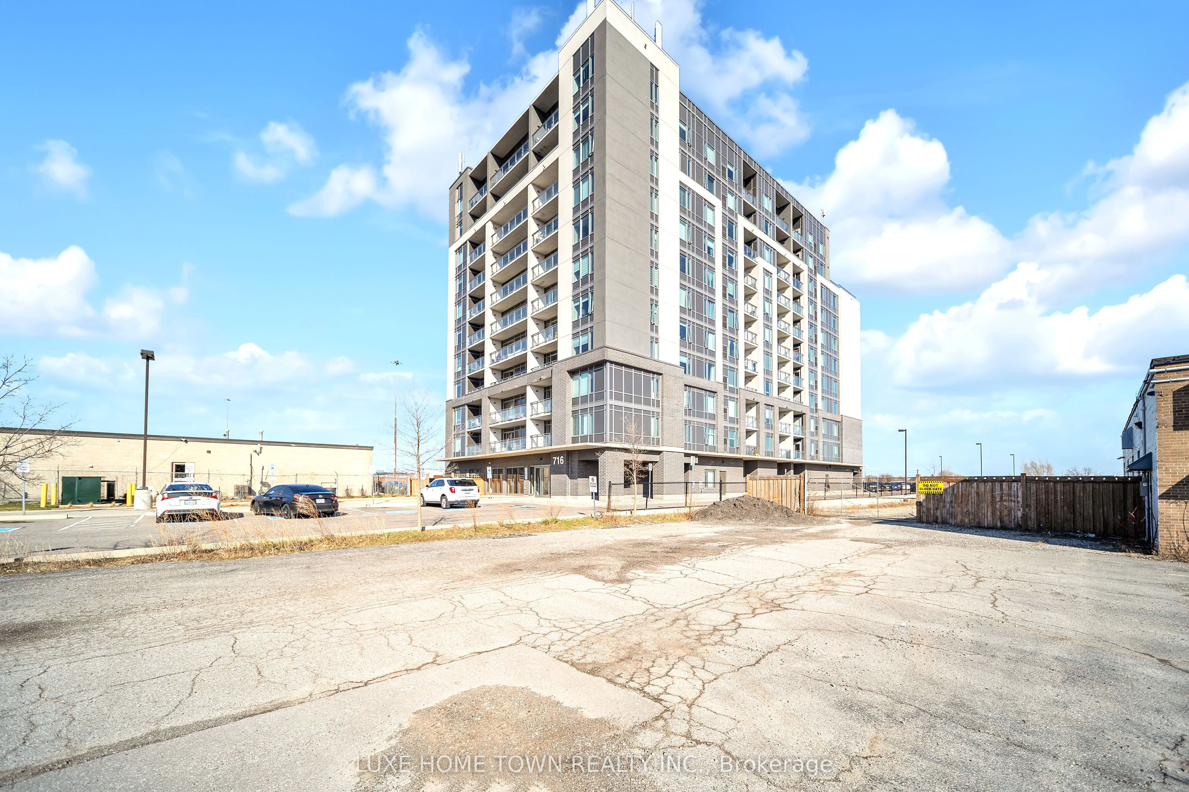 716 Main Street E, #801