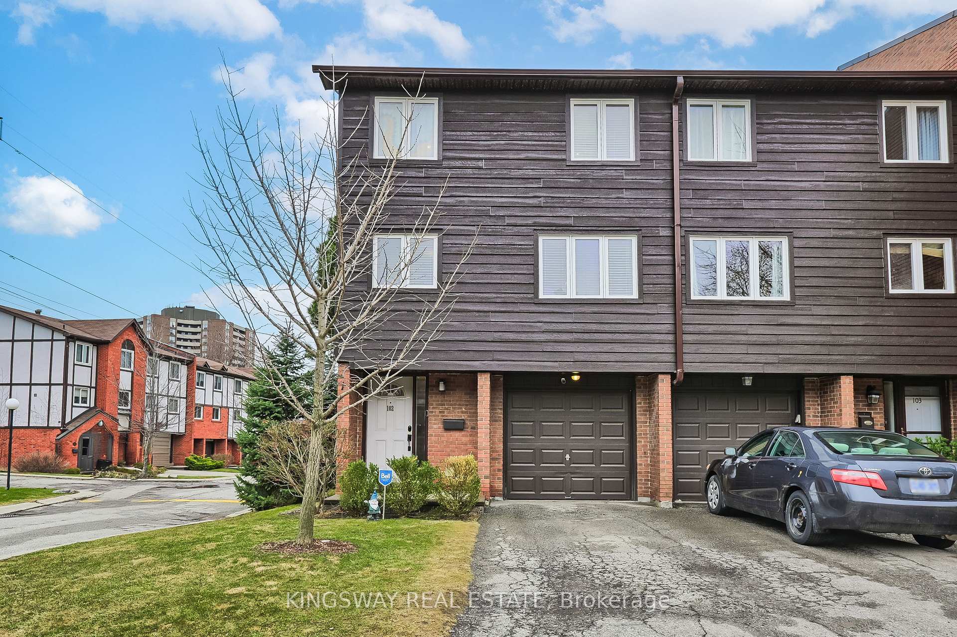 4 Bedrooms Condo at 1755 Rathburn, Mississauga For sale